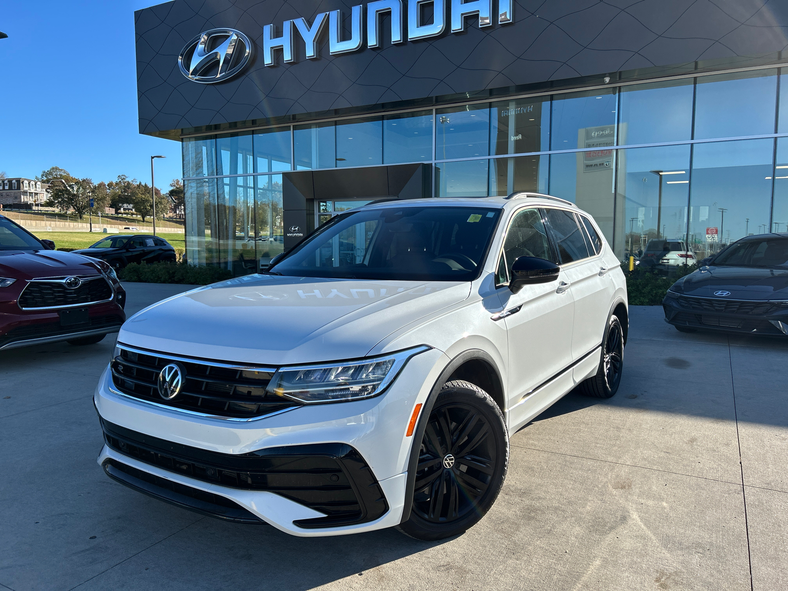 2022 Volkswagen Tiguan 2.0T SE R-Line Black 1