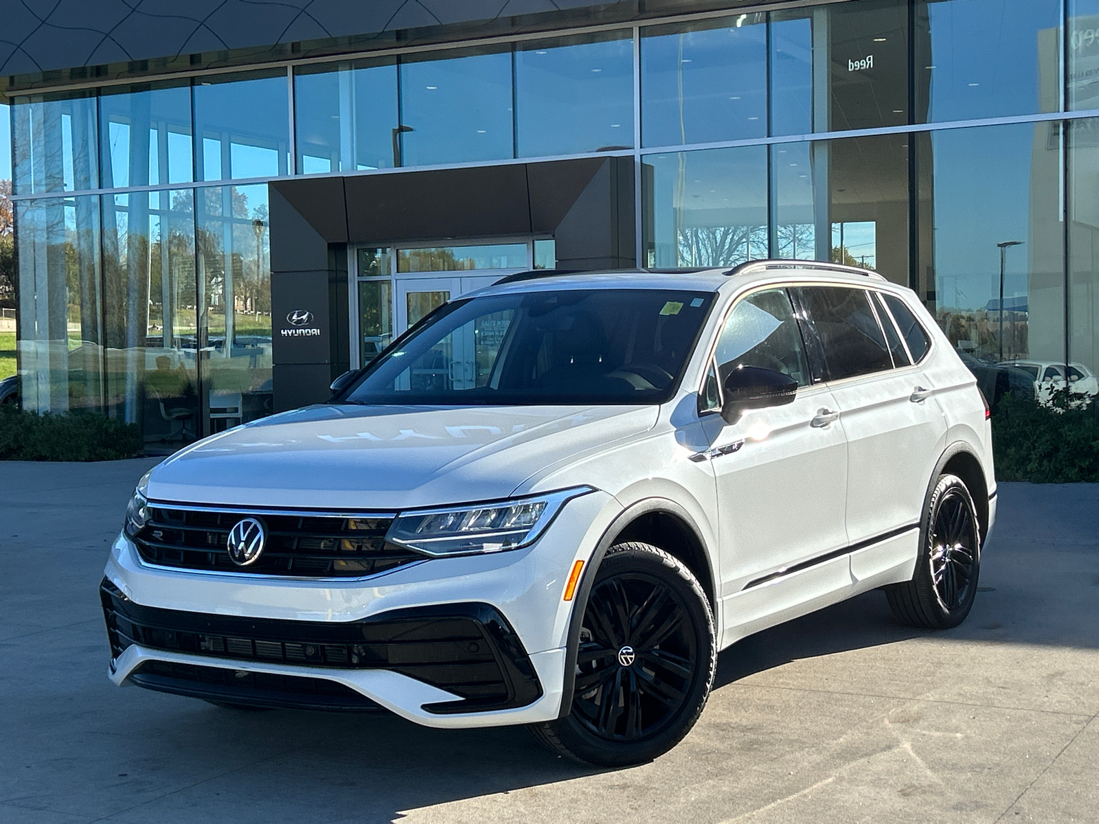 2022 Volkswagen Tiguan 2.0T SE R-Line Black 2