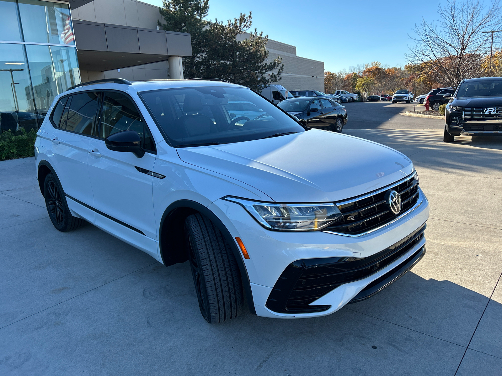 2022 Volkswagen Tiguan 2.0T SE R-Line Black 4