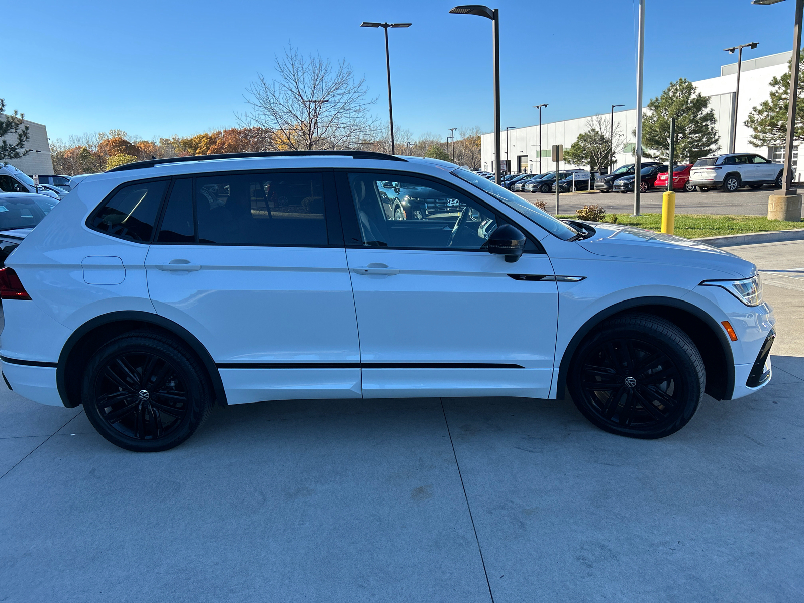 2022 Volkswagen Tiguan 2.0T SE R-Line Black 5