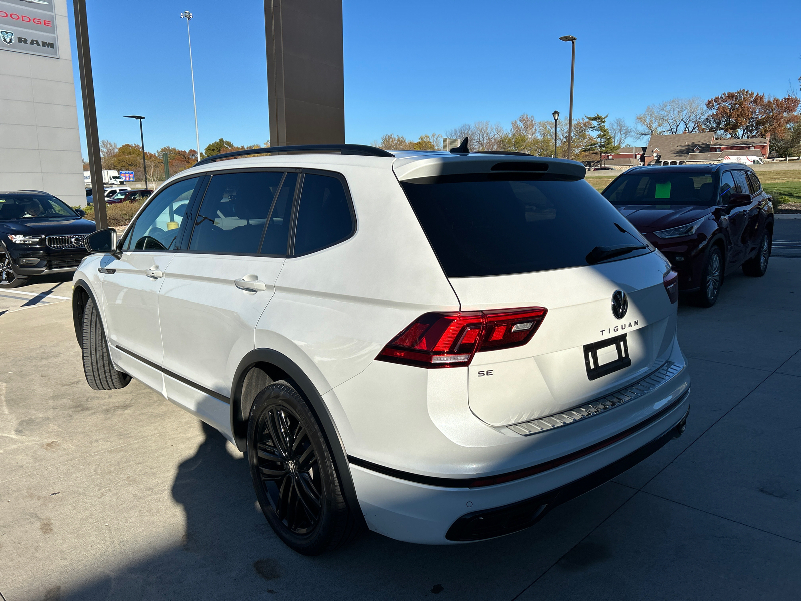 2022 Volkswagen Tiguan 2.0T SE R-Line Black 12