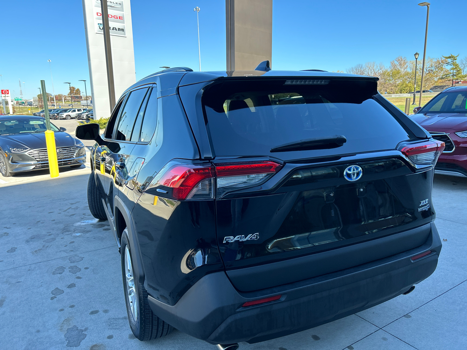 2021 Toyota RAV4 Hybrid XLE 12