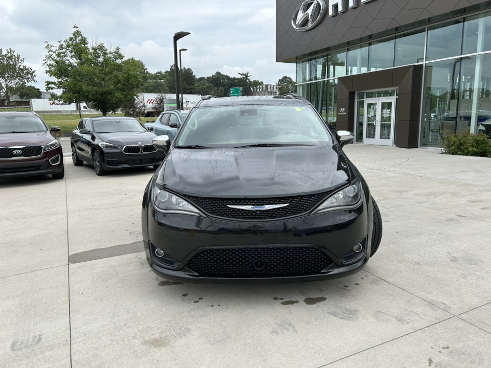 2017 Chrysler Pacifica Limited 3