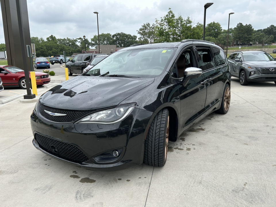 2017 Chrysler Pacifica Limited 4