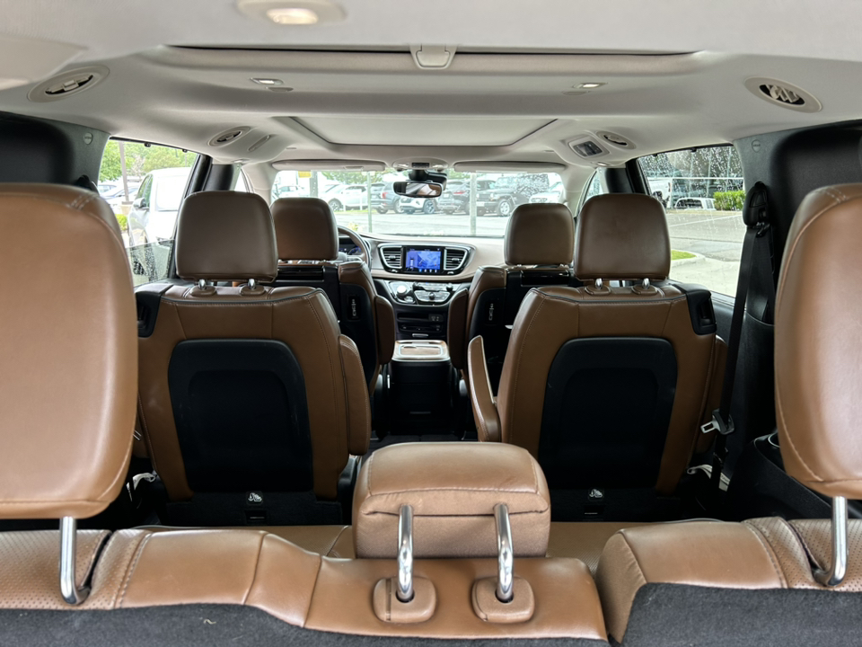 2017 Chrysler Pacifica Limited 12