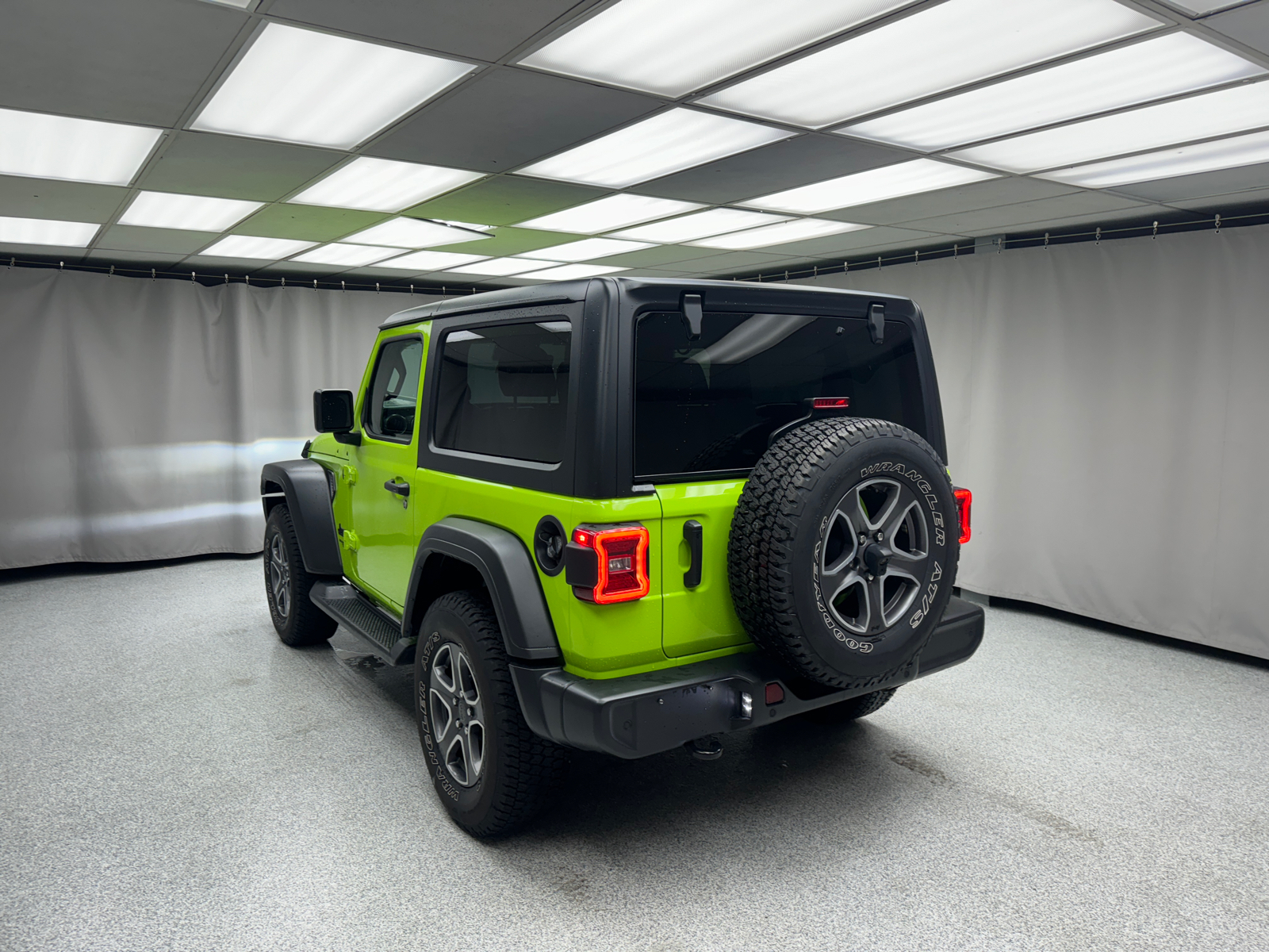 2021 Jeep Wrangler Sport 2