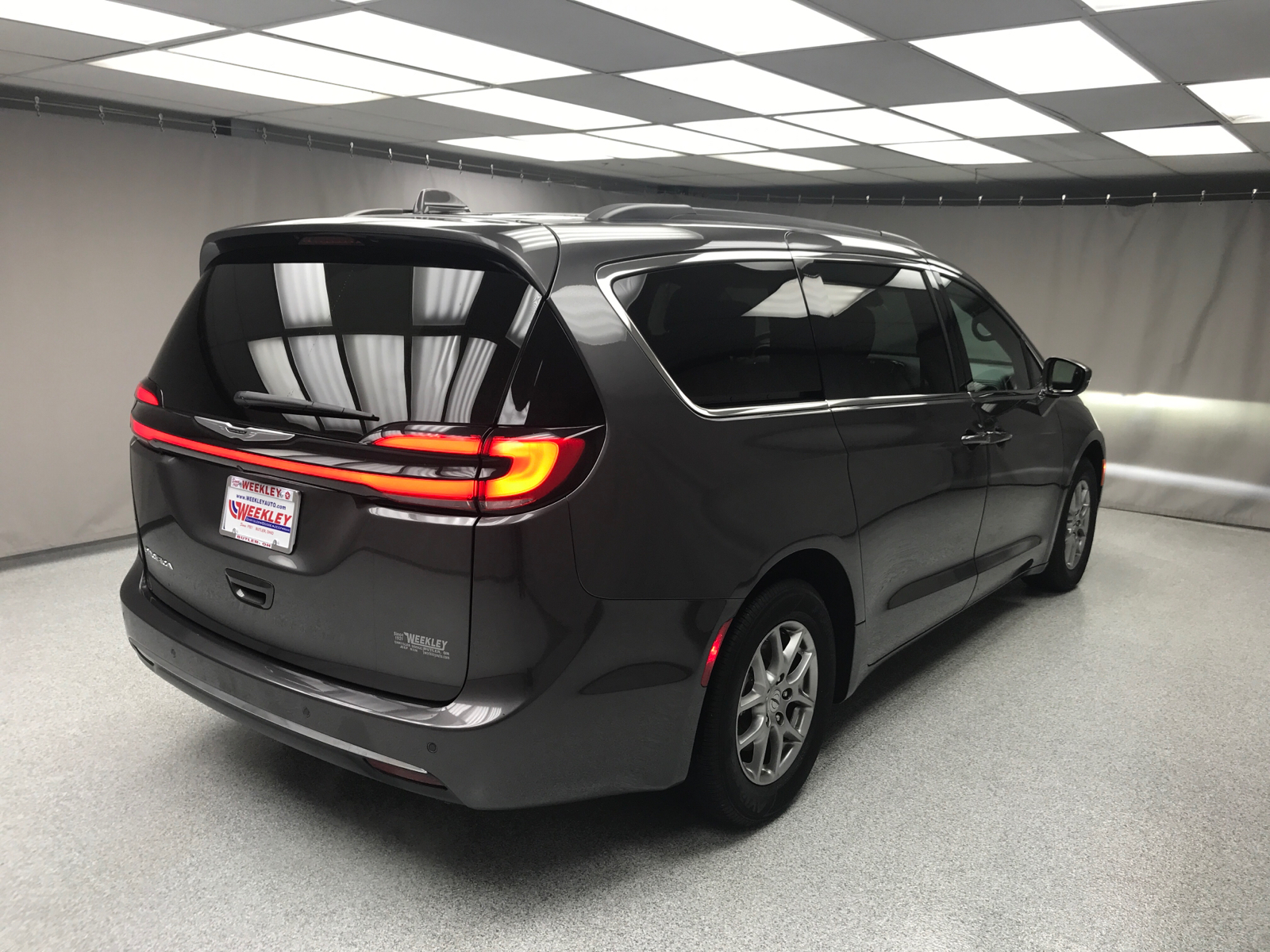 2022 Chrysler Pacifica Touring 17