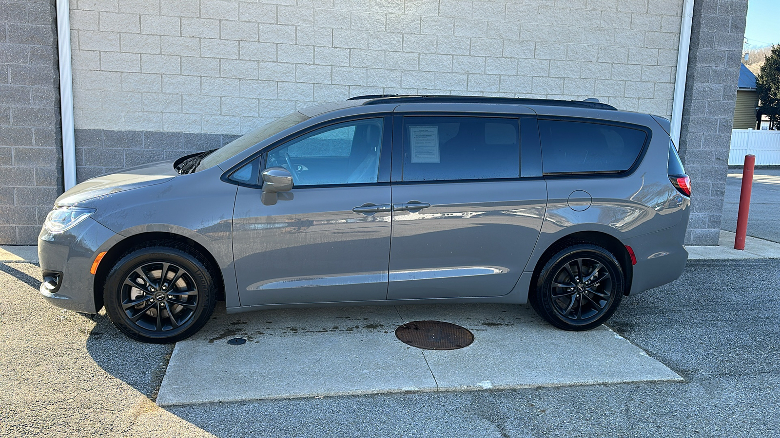 2020 Chrysler Pacifica Launch Edition 2