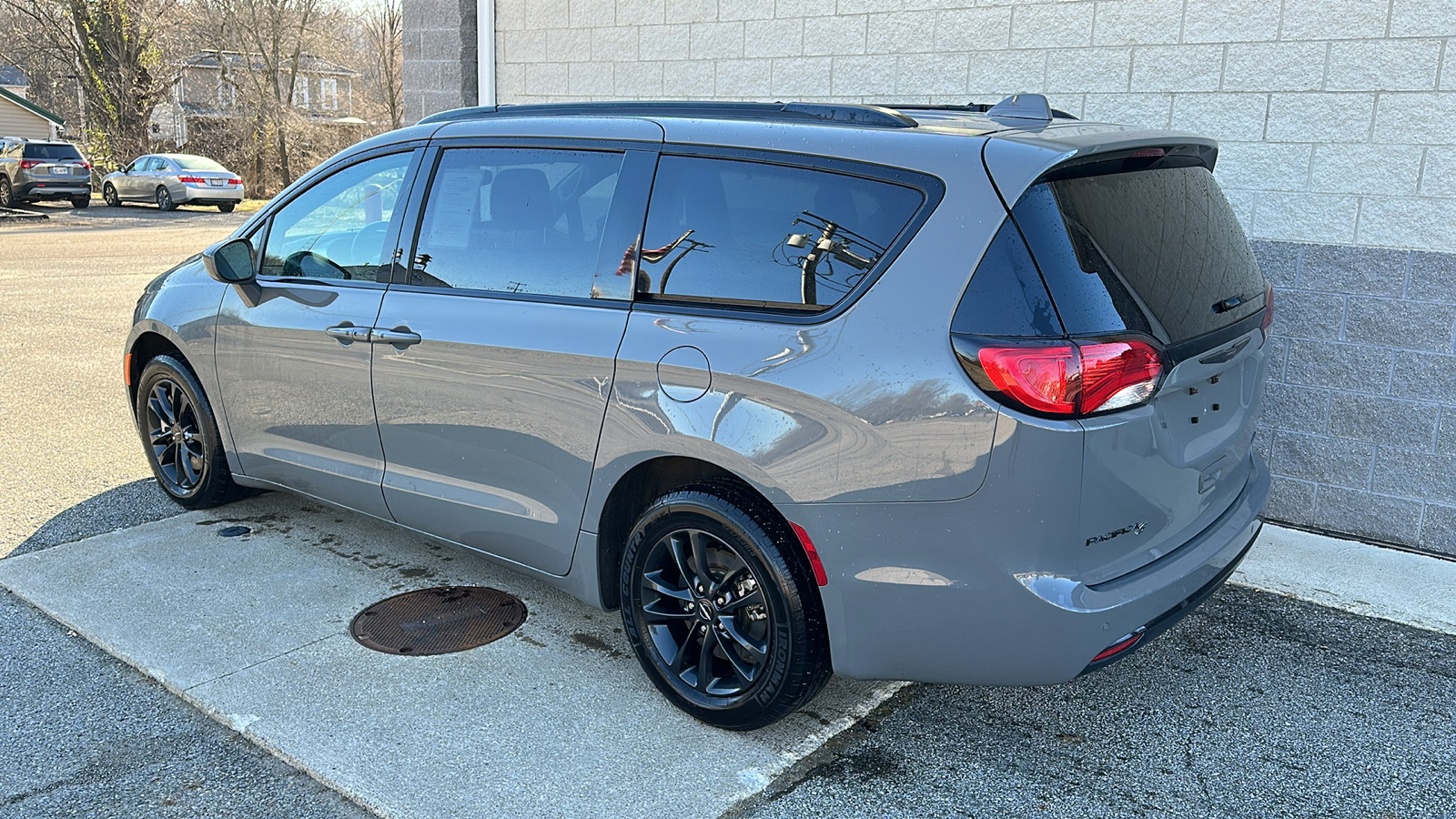 2020 Chrysler Pacifica Launch Edition 3