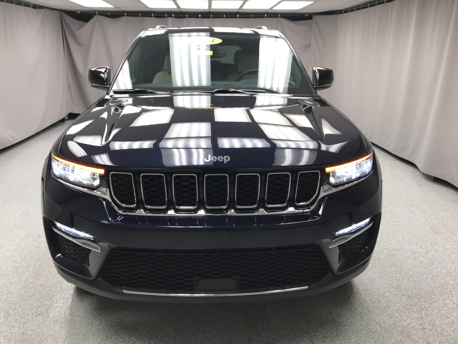 2023 Jeep Grand Cherokee Limited 24