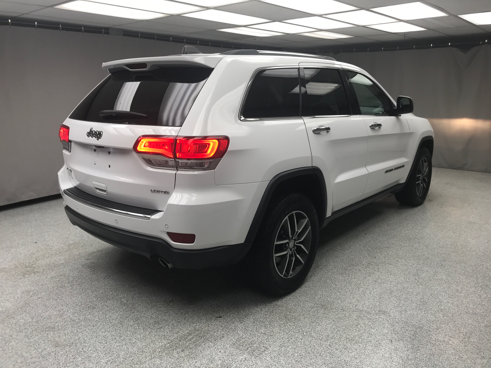 2018 Jeep Grand Cherokee Limited 12