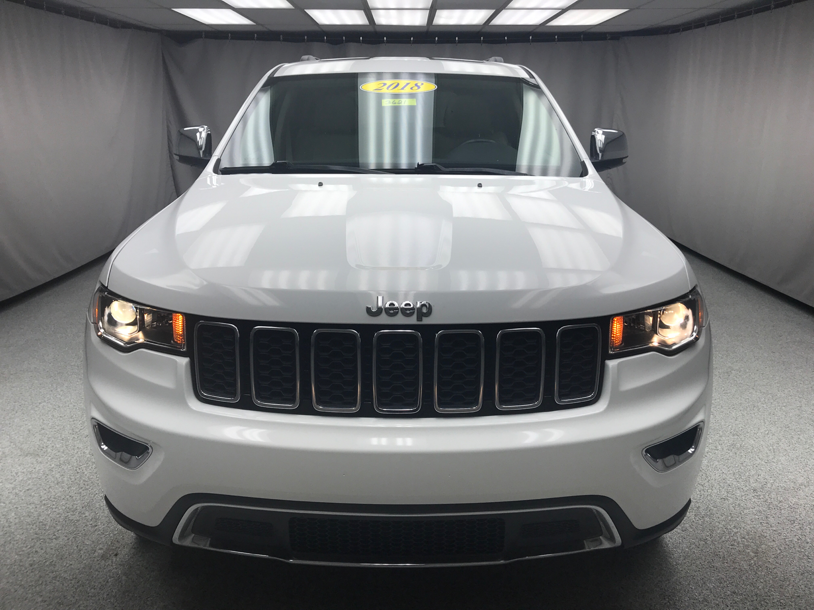 2018 Jeep Grand Cherokee Limited 18