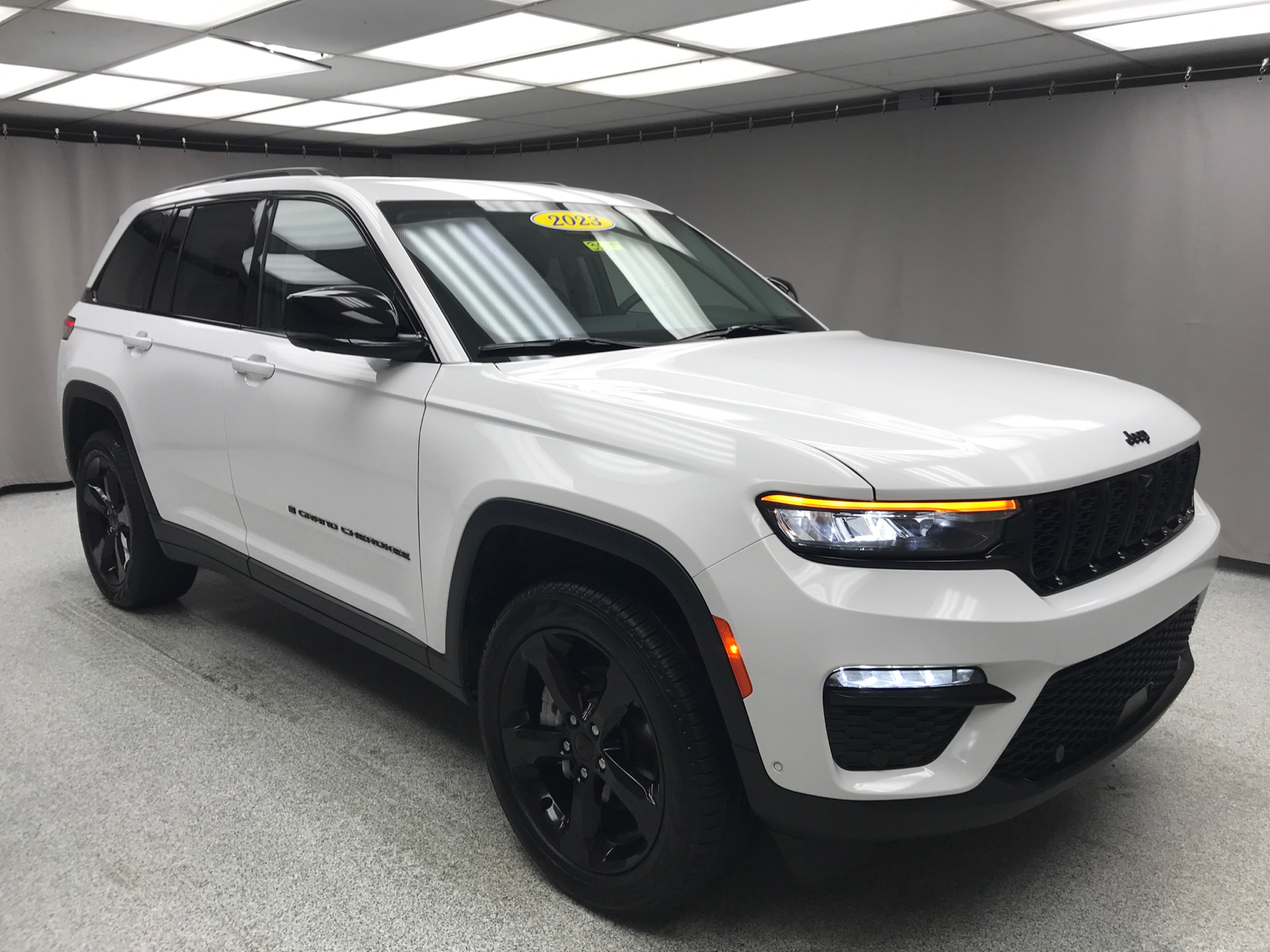 2023 Jeep Grand Cherokee Limited 17