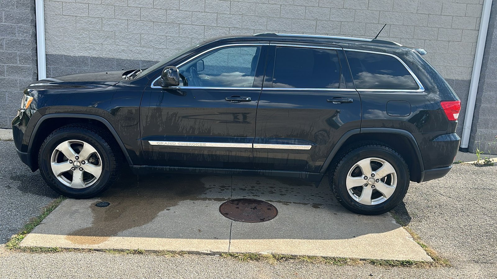 2012 Jeep Grand Cherokee Laredo 2