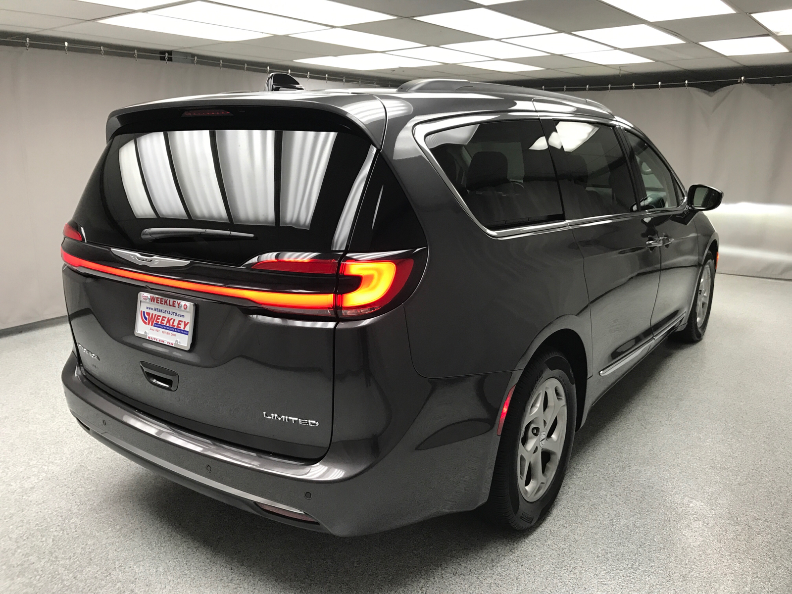 2023 Chrysler Pacifica Limited 18