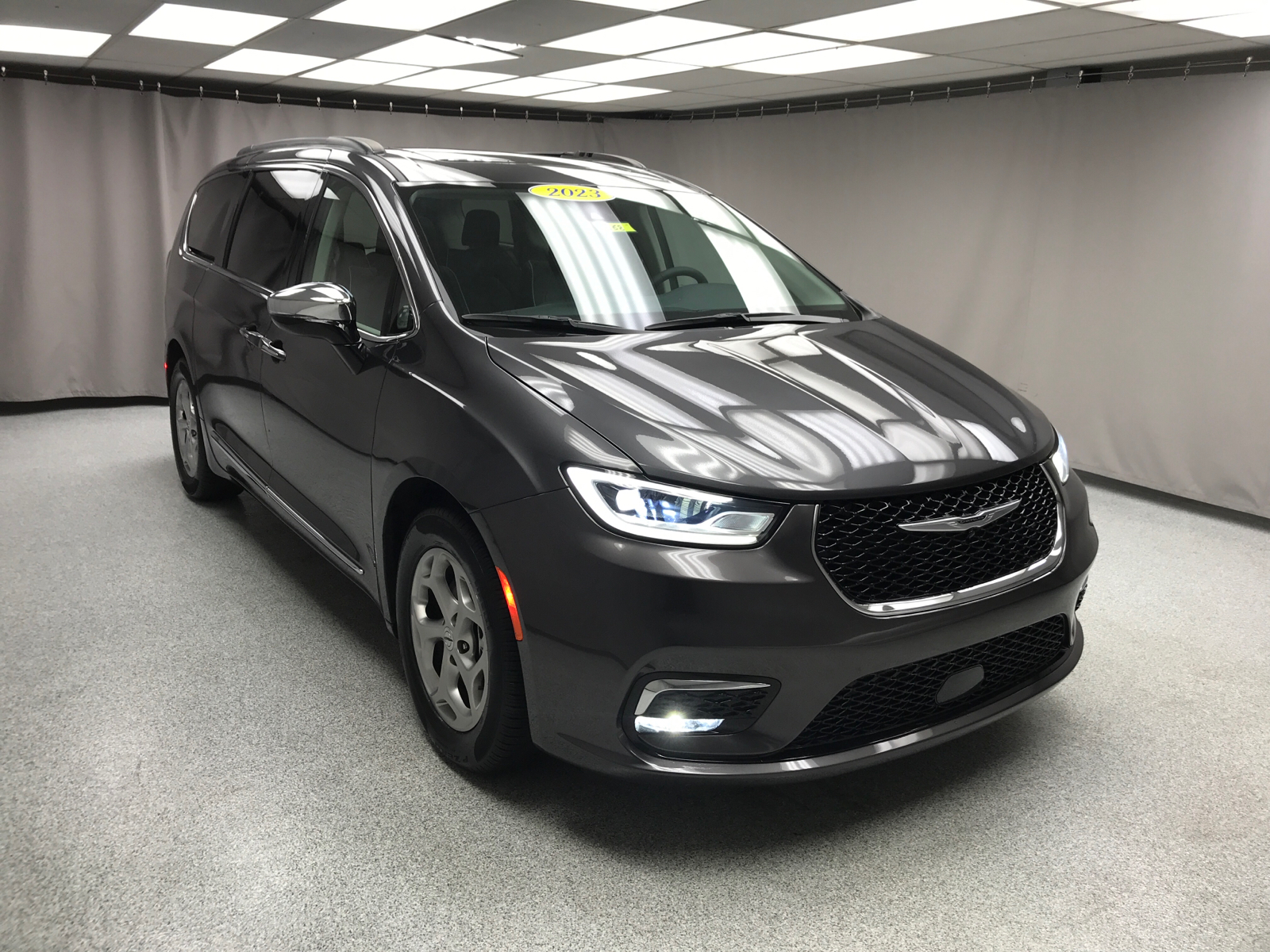 2023 Chrysler Pacifica Limited 24