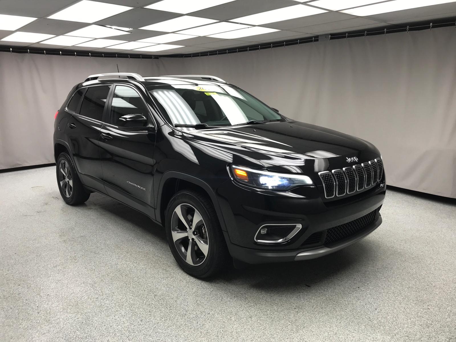 2019 Jeep Cherokee Limited 17