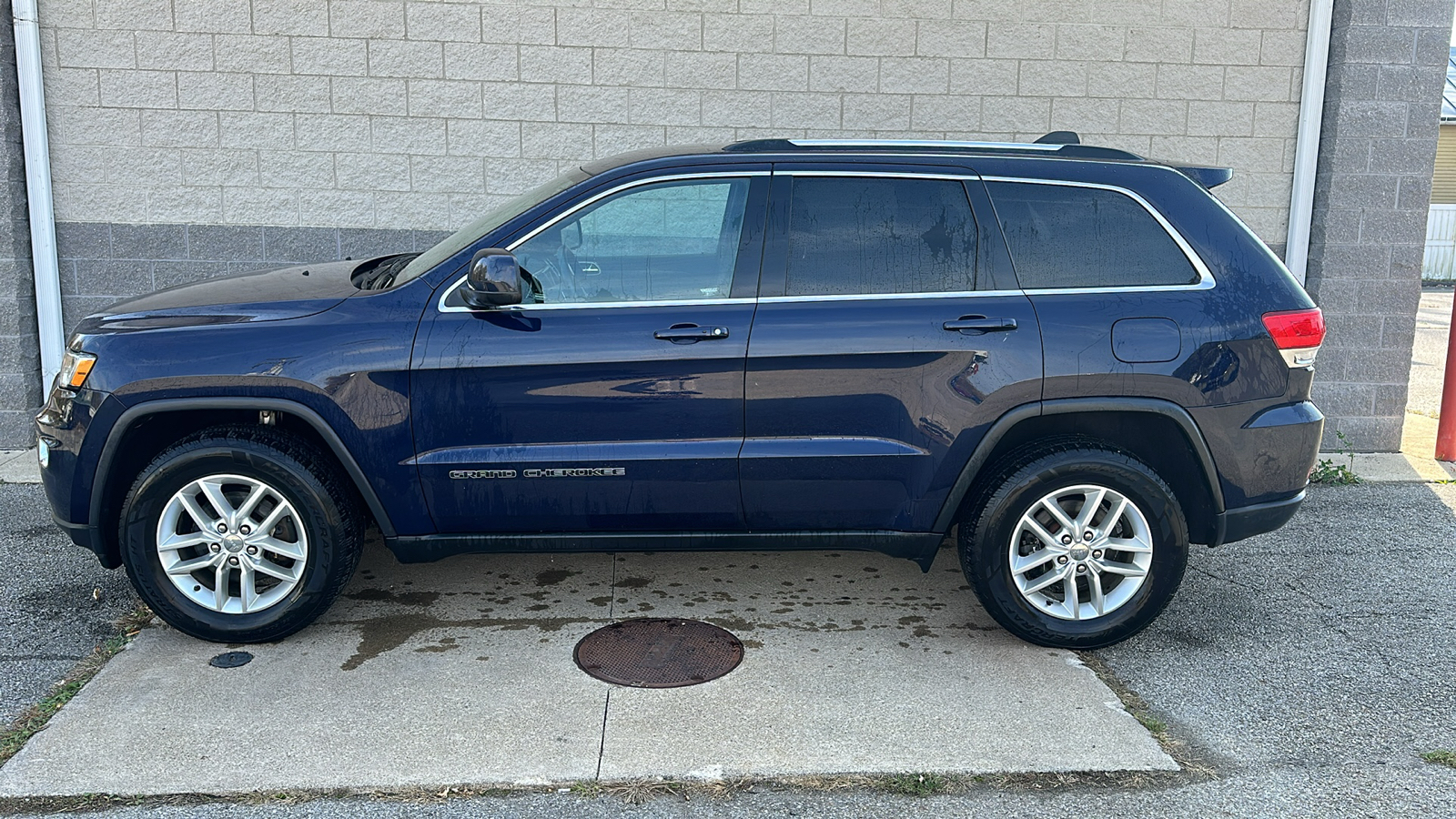 2017 Jeep Grand Cherokee Laredo 2