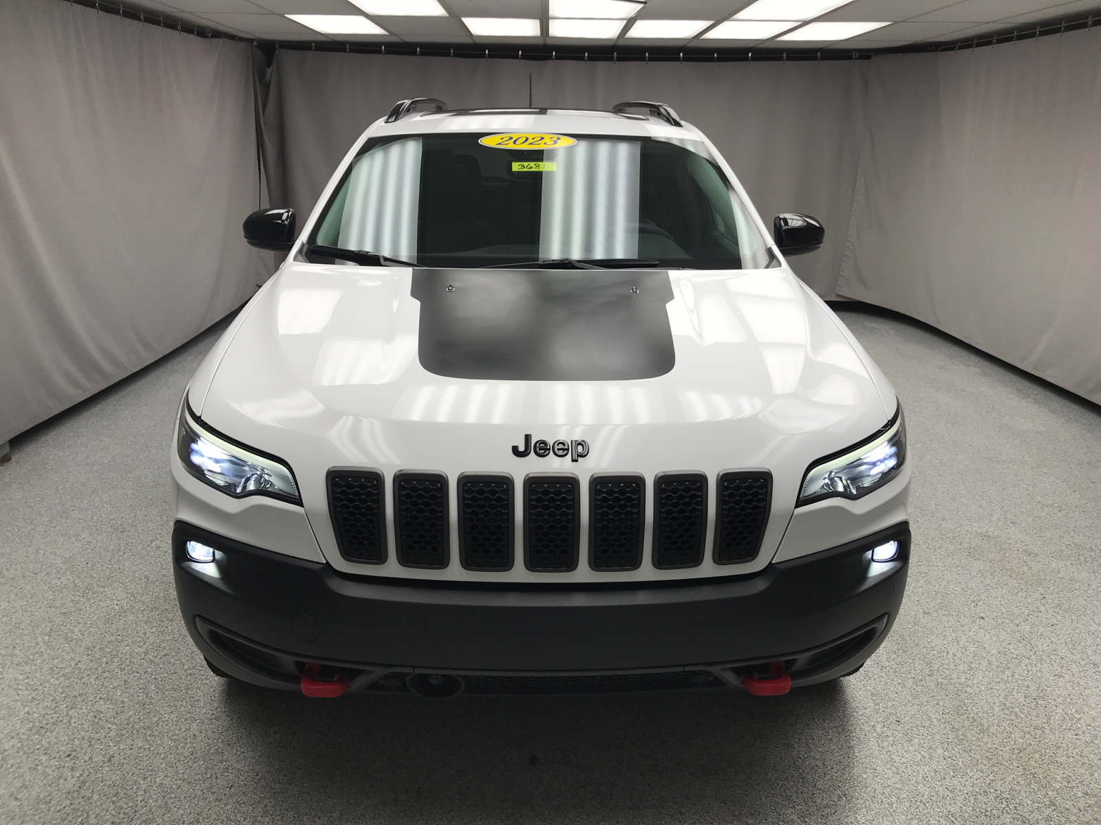 2023 Jeep Cherokee Trailhawk 25