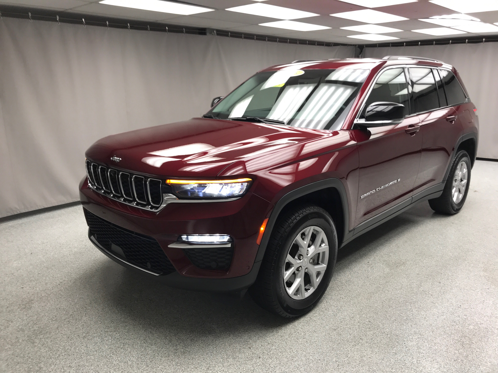 2023 Jeep Grand Cherokee Limited 1