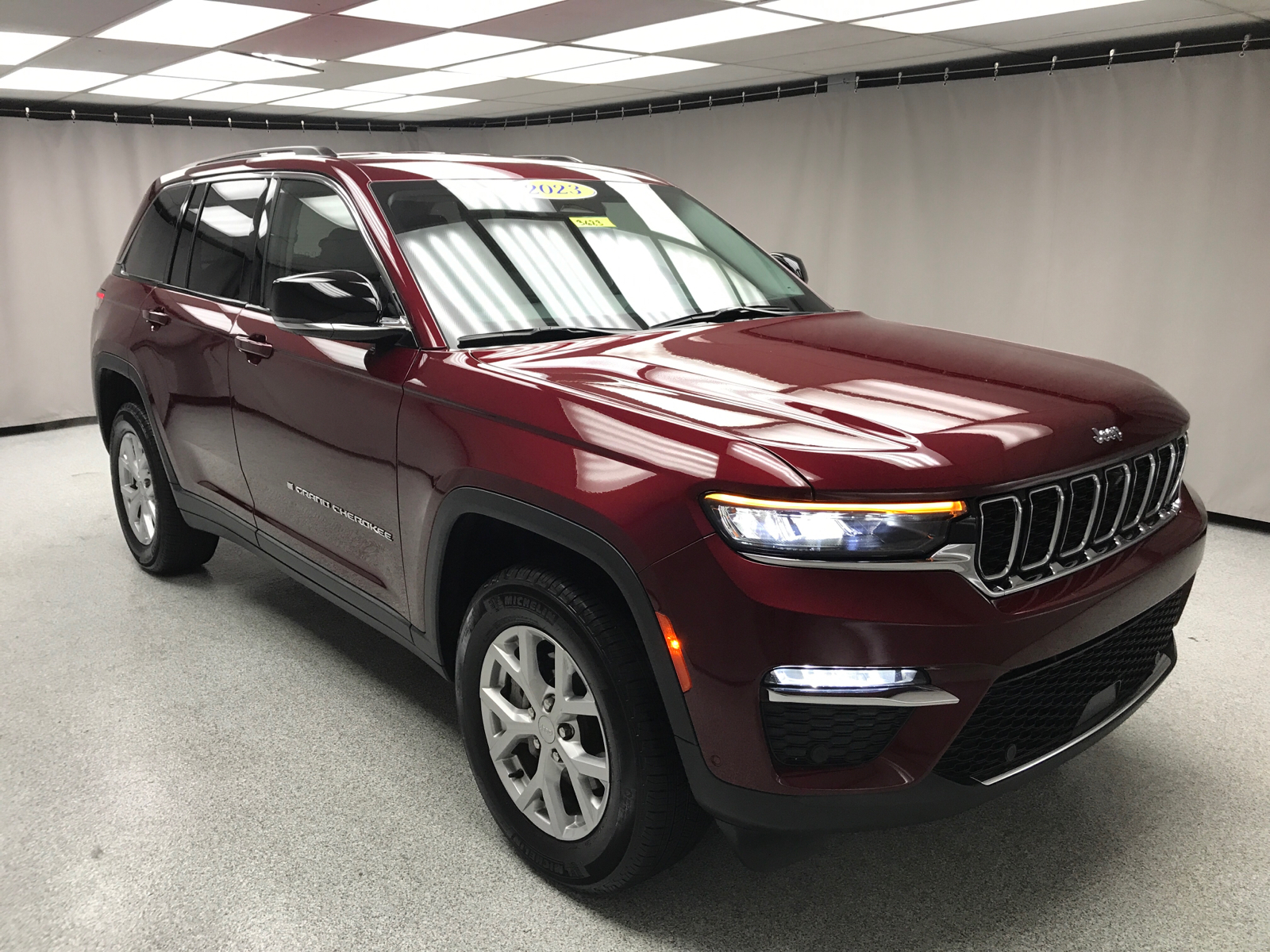 2023 Jeep Grand Cherokee Limited 30