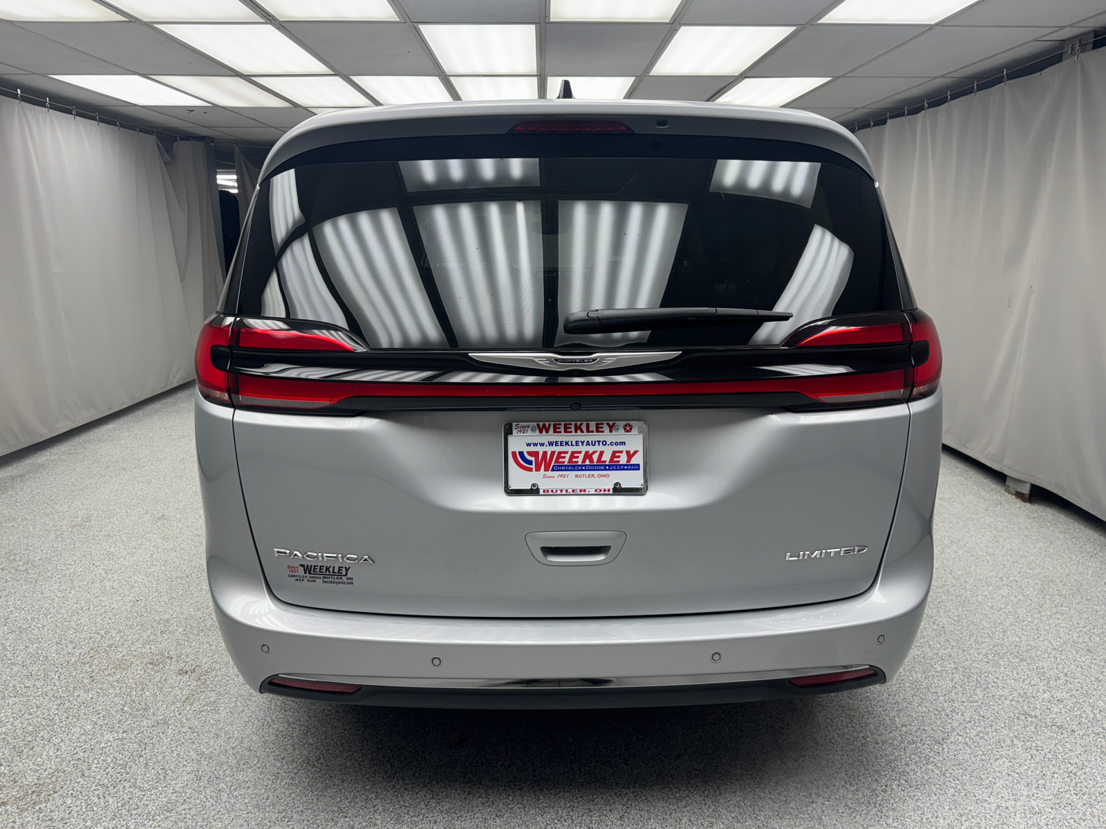 2023 Chrysler Pacifica Limited 3