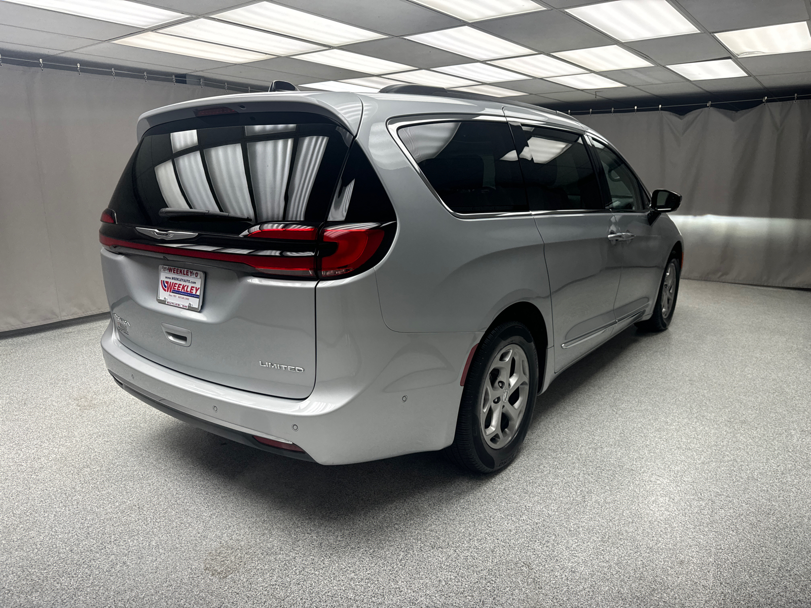 2023 Chrysler Pacifica Limited 4