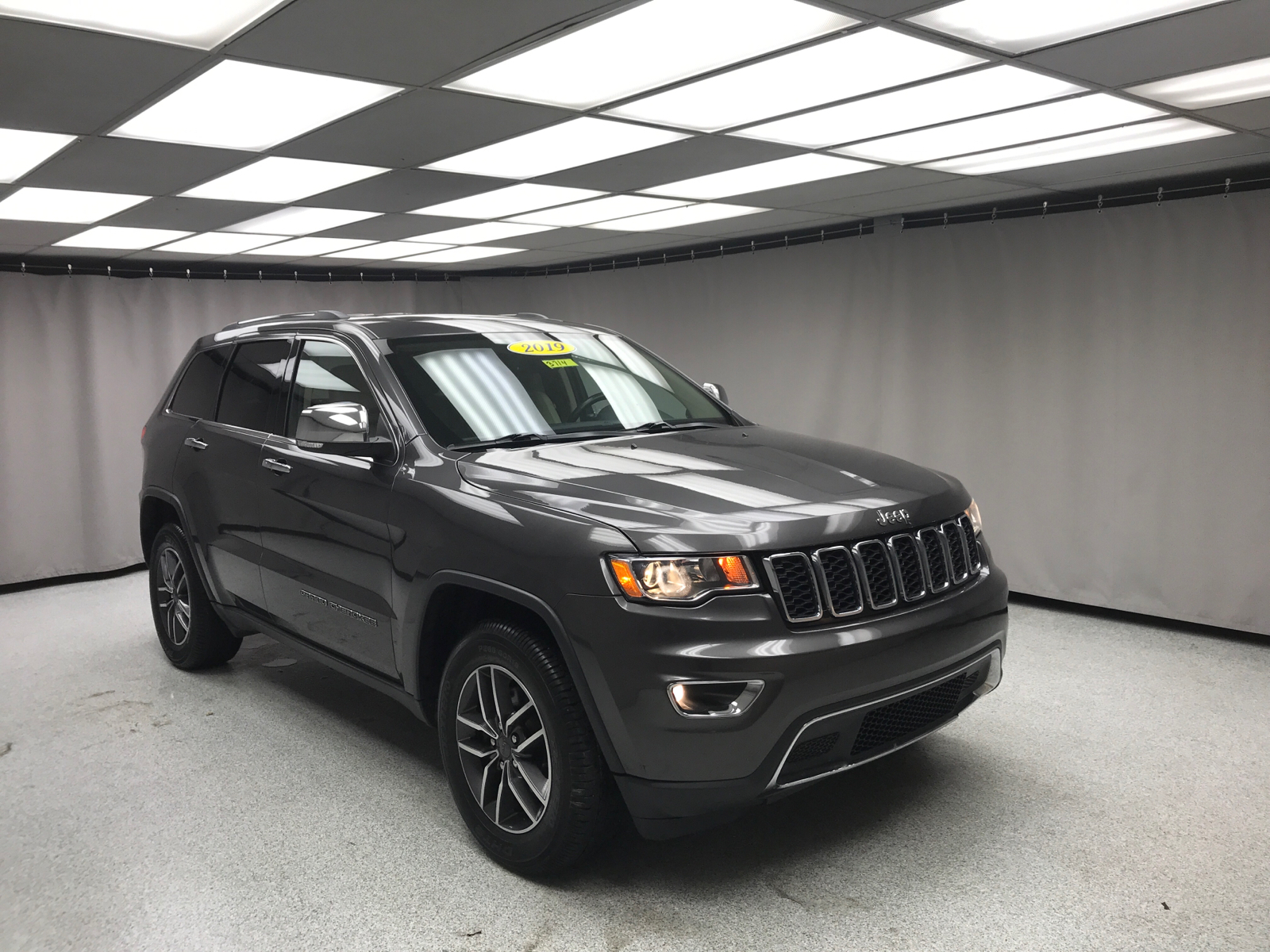 2019 Jeep Grand Cherokee Limited 17