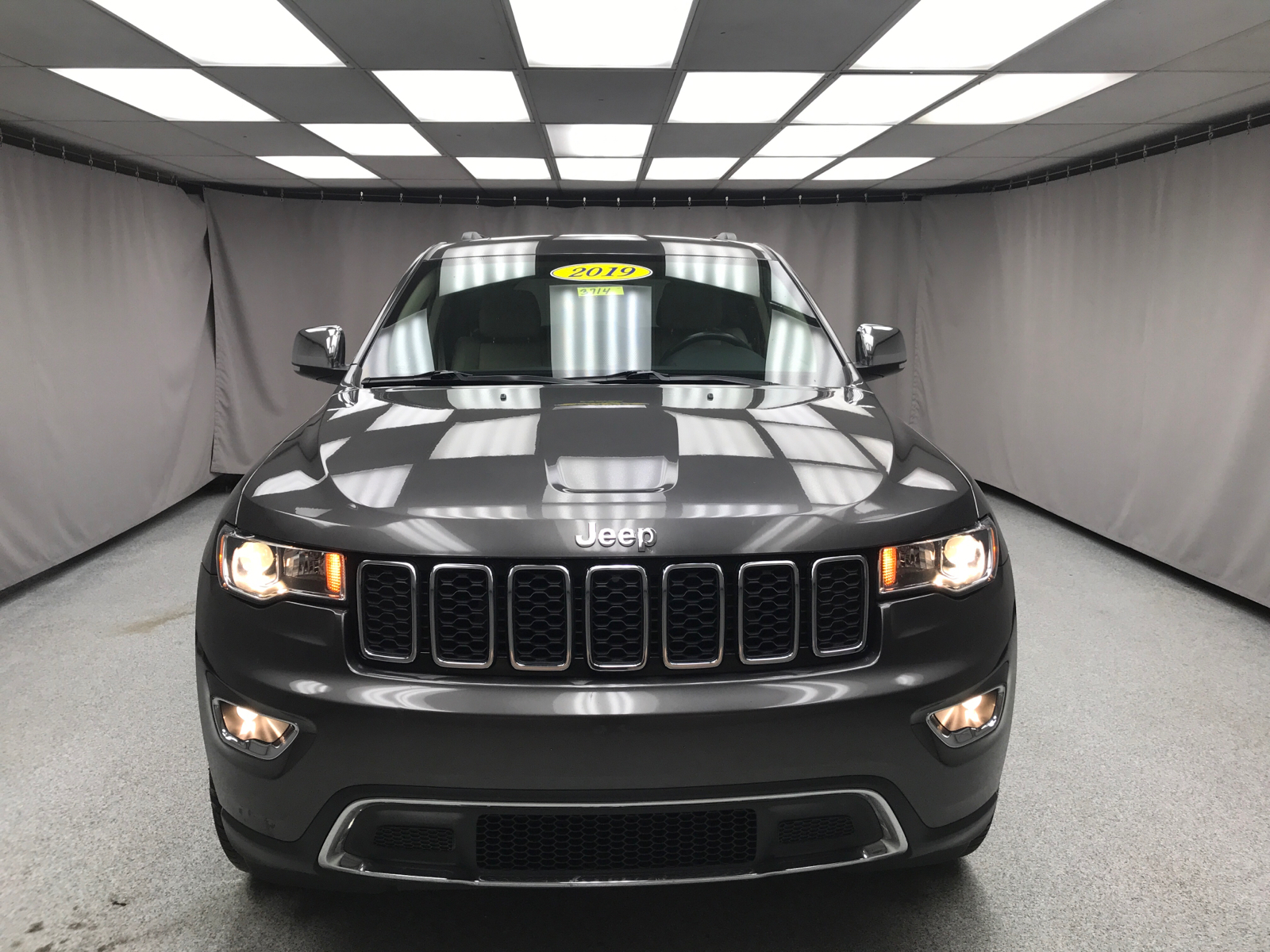 2019 Jeep Grand Cherokee Limited 18