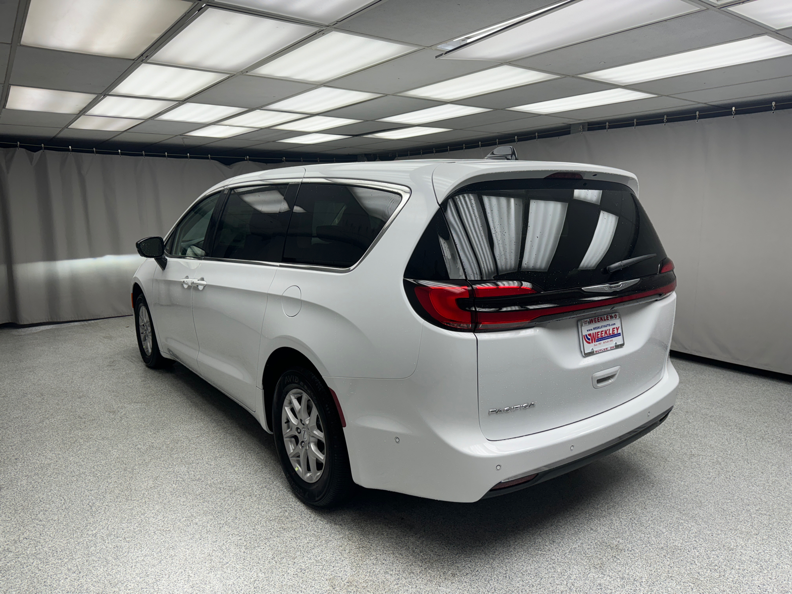 2024 Chrysler Pacifica Touring L 2