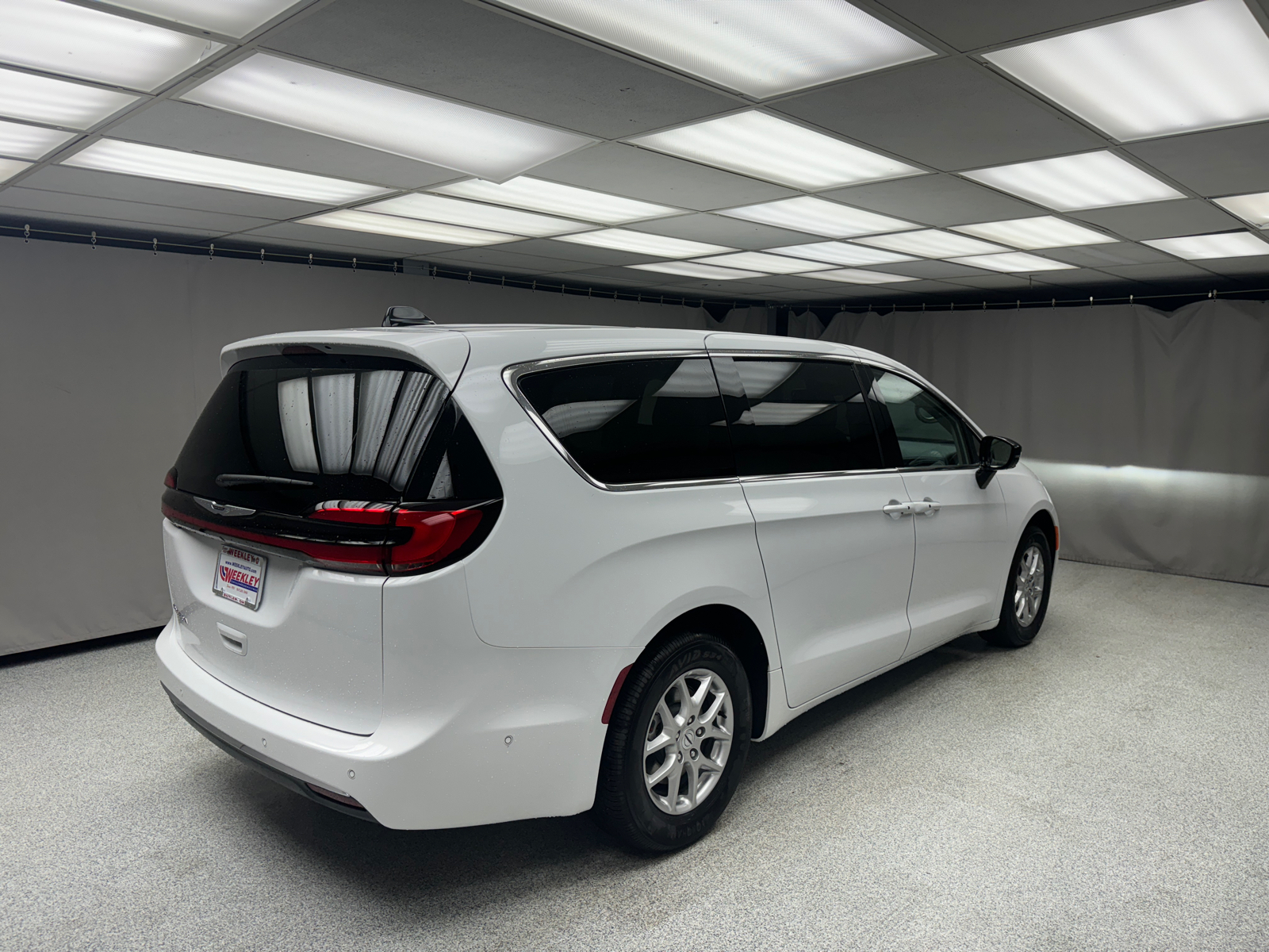 2024 Chrysler Pacifica Touring L 4