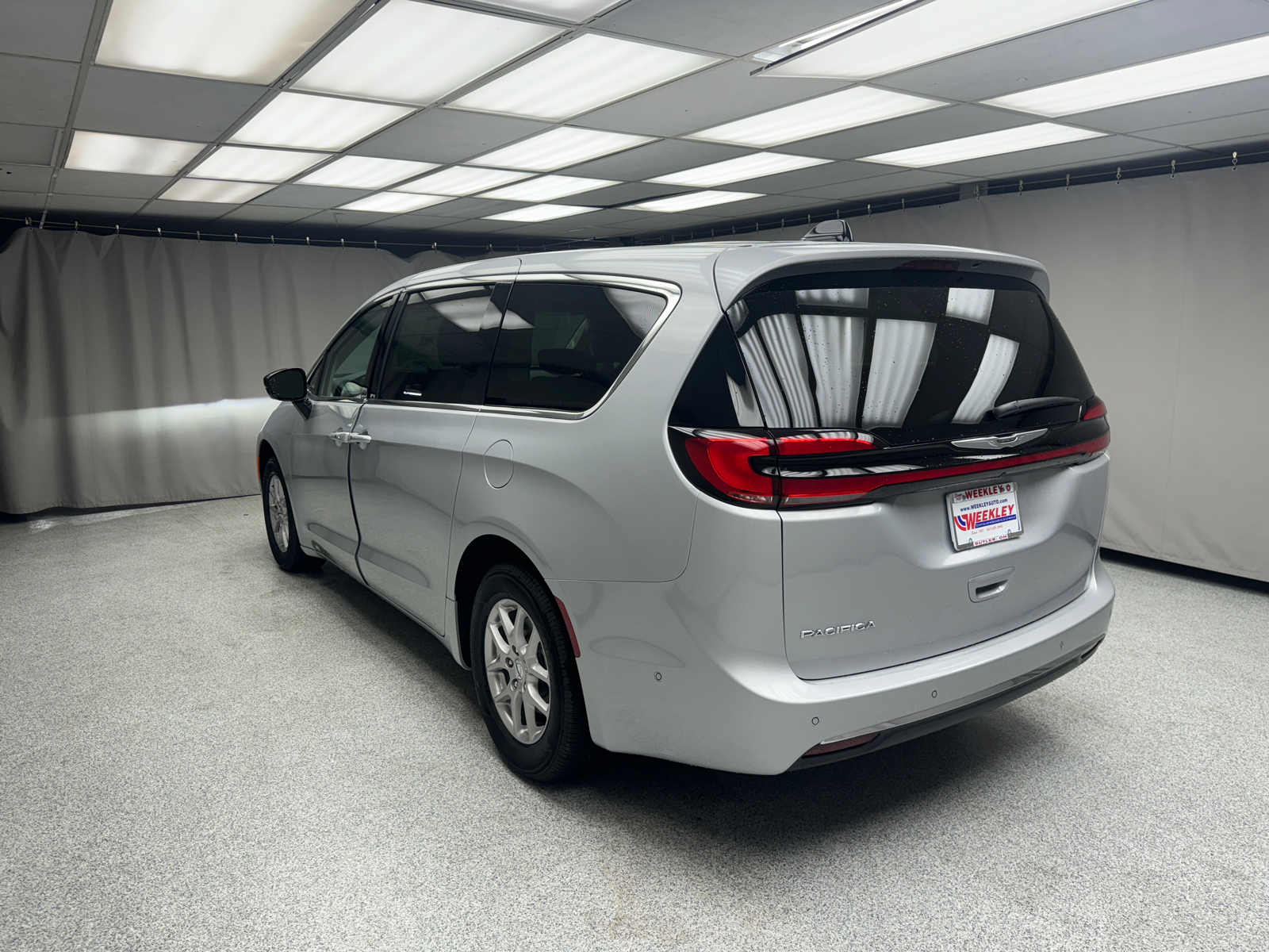 2024 Chrysler Pacifica Touring L 2