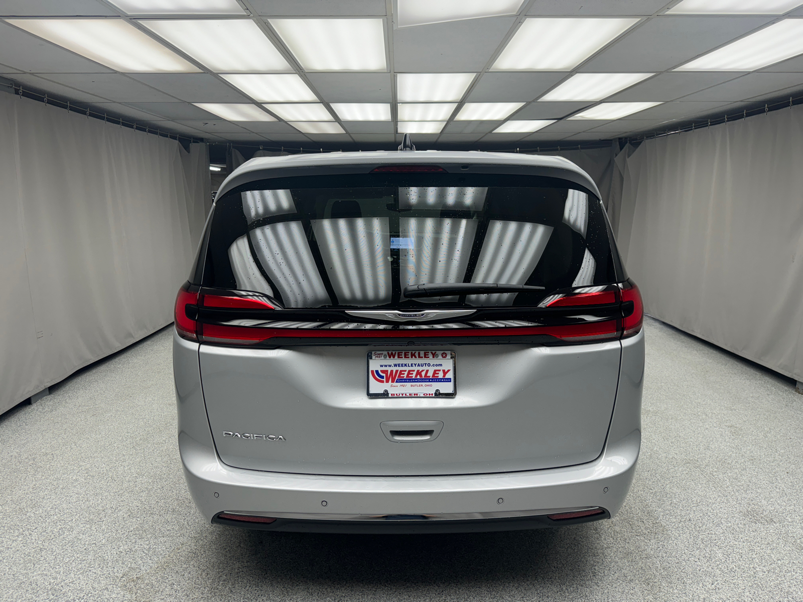 2024 Chrysler Pacifica Touring L 3