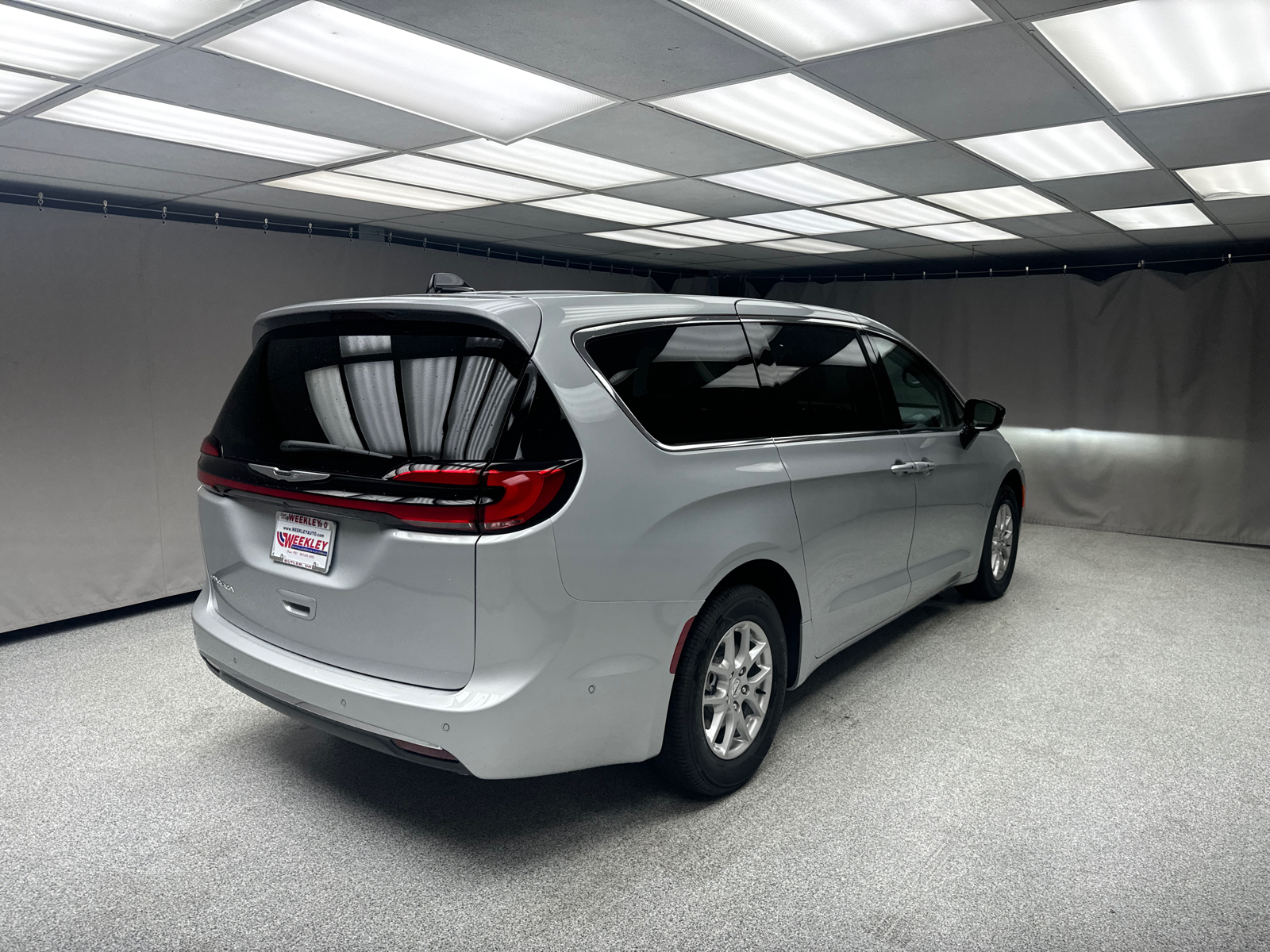 2024 Chrysler Pacifica Touring L 4