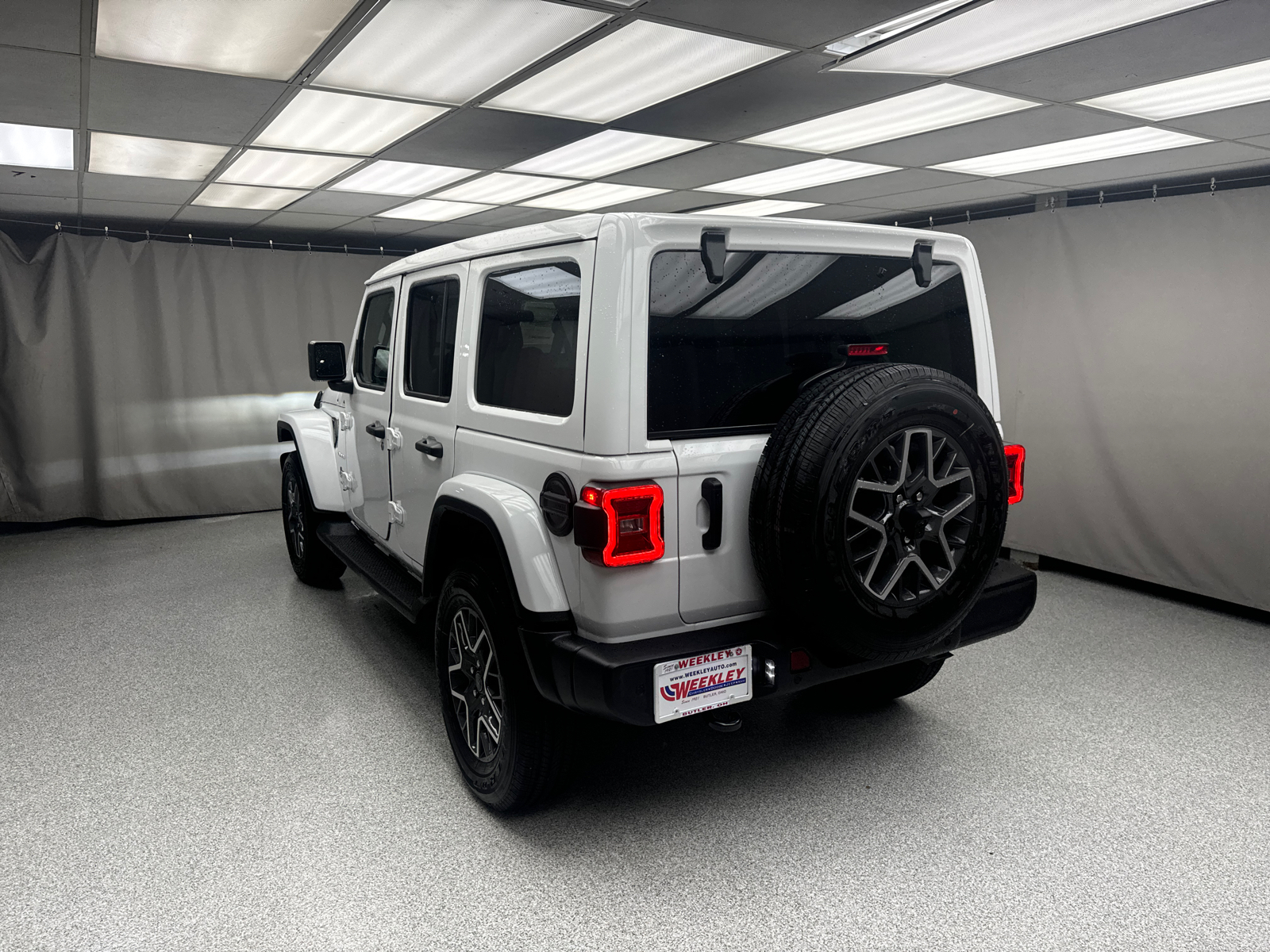 2024 Jeep Wrangler Sahara 2