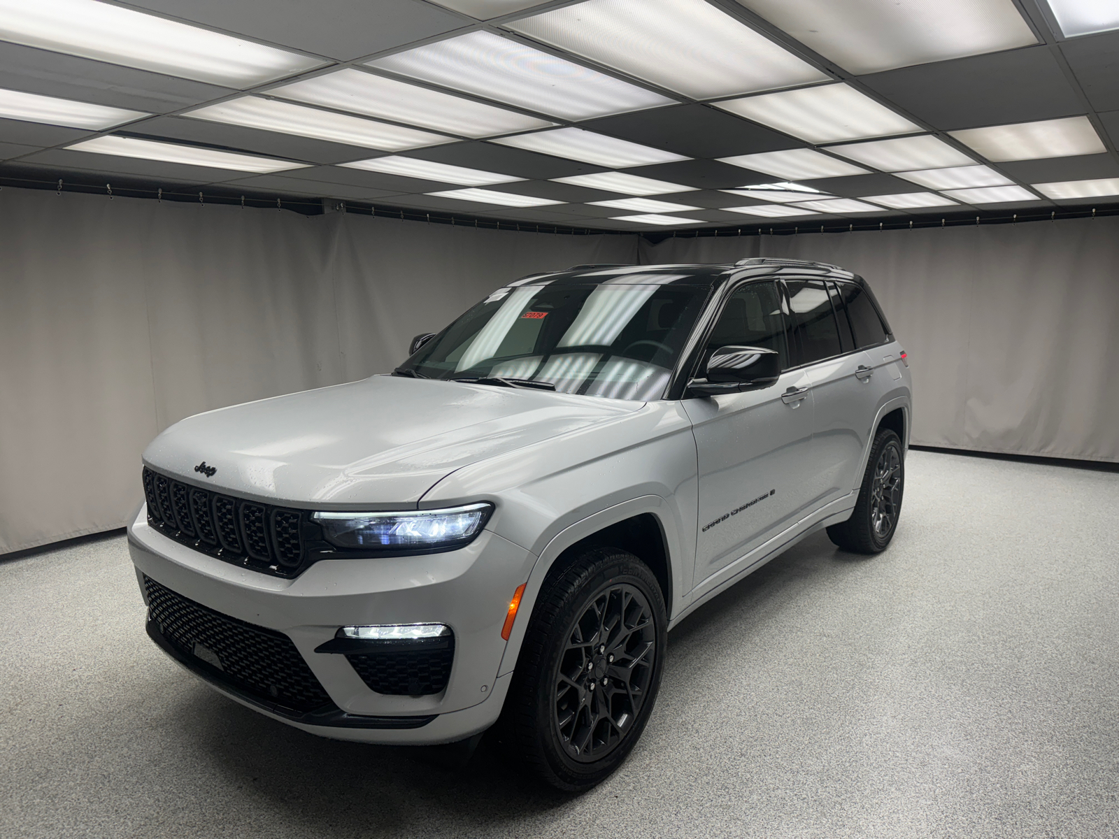 2025 Jeep Grand Cherokee Summit Reserve 1