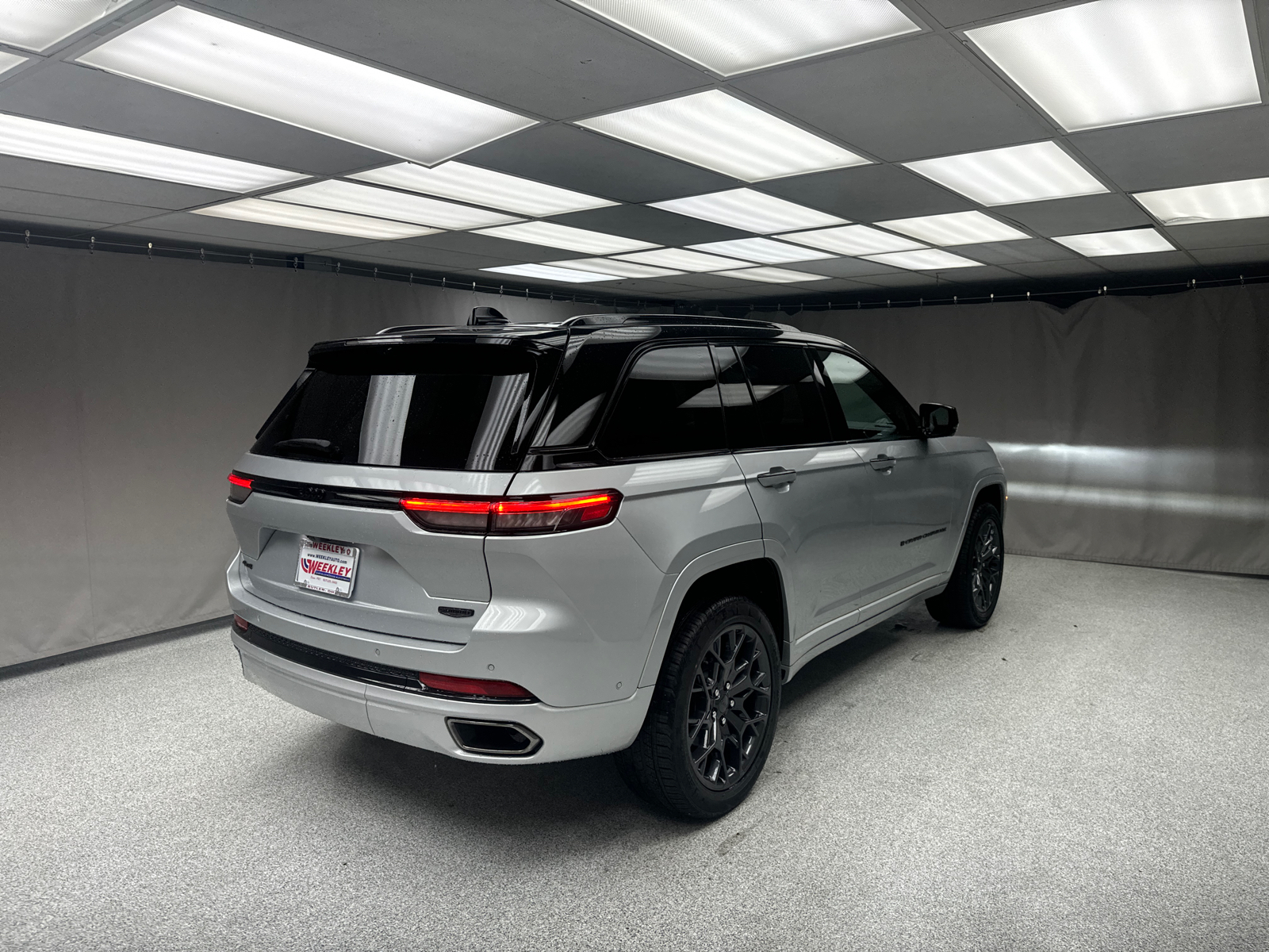 2025 Jeep Grand Cherokee Summit Reserve 4