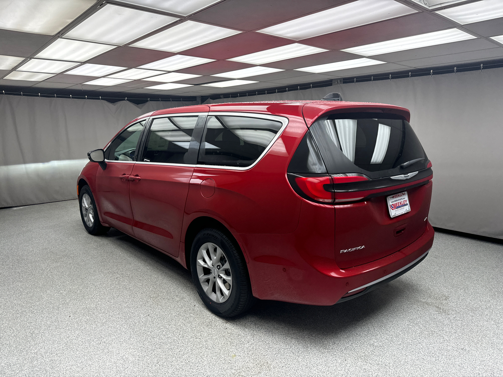 2025 Chrysler Pacifica Select 2