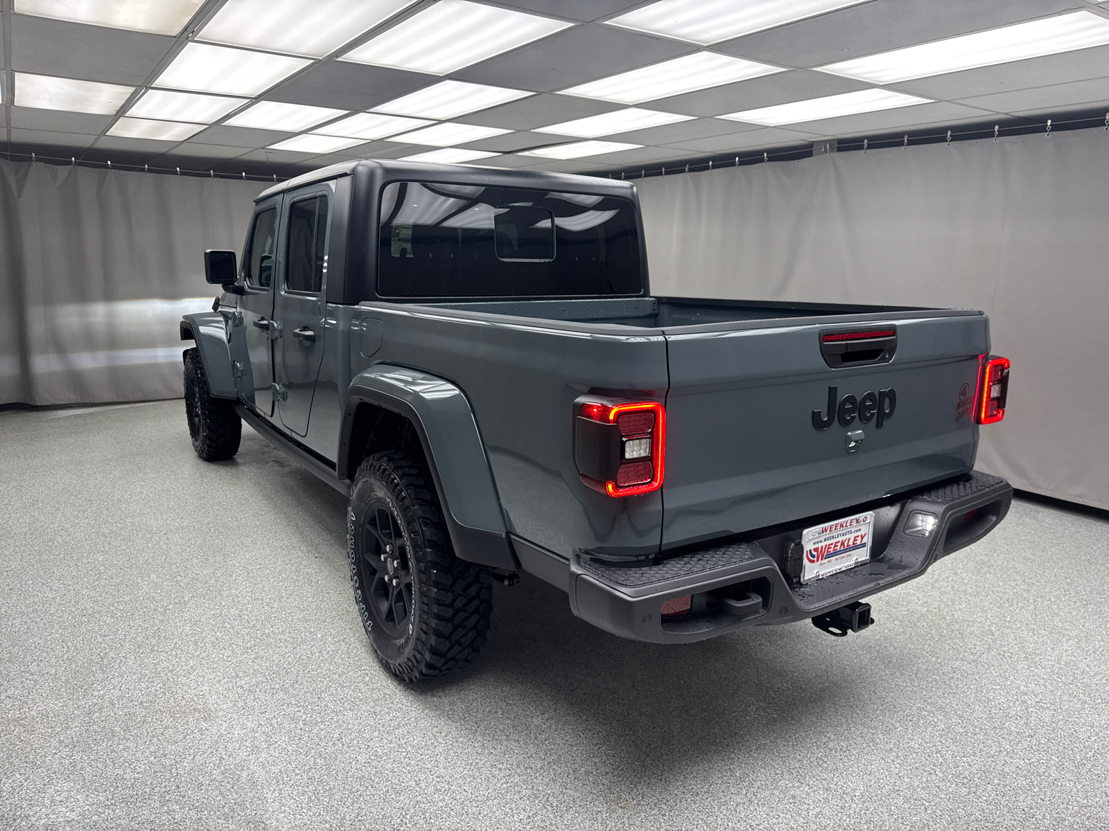 2025 Jeep Gladiator Willys 2