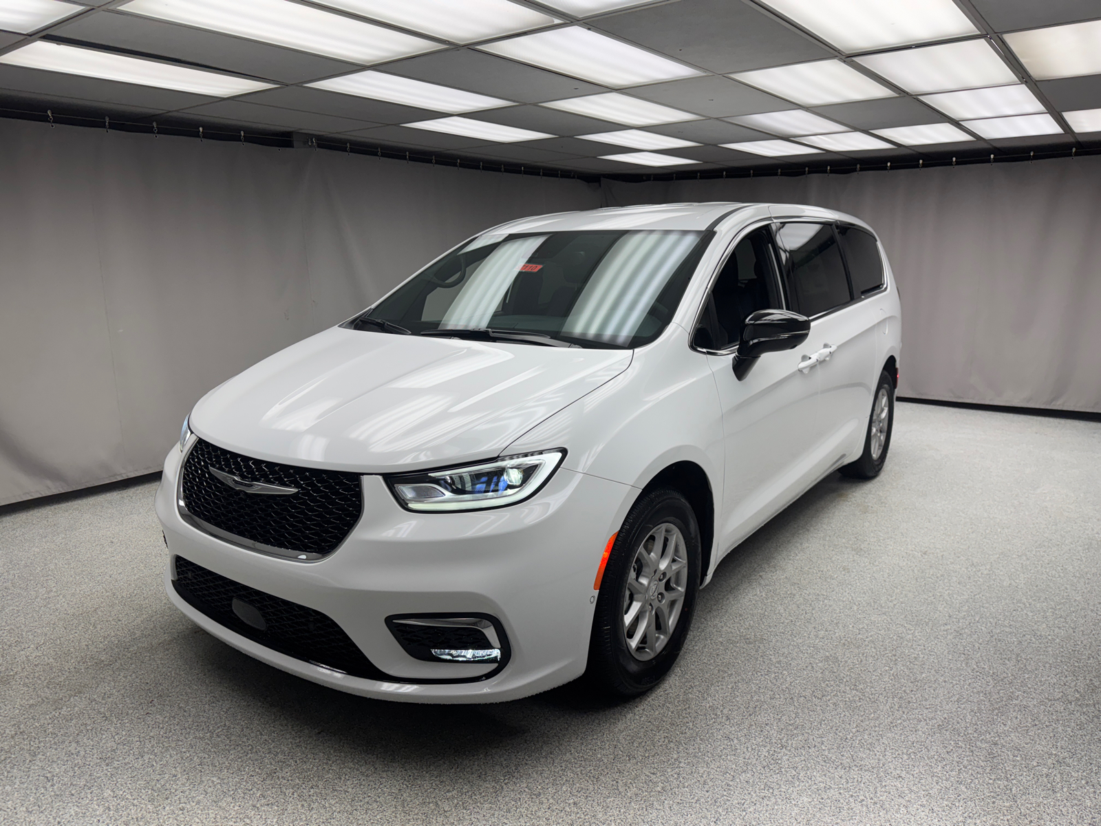 2025 Chrysler Pacifica Select 1