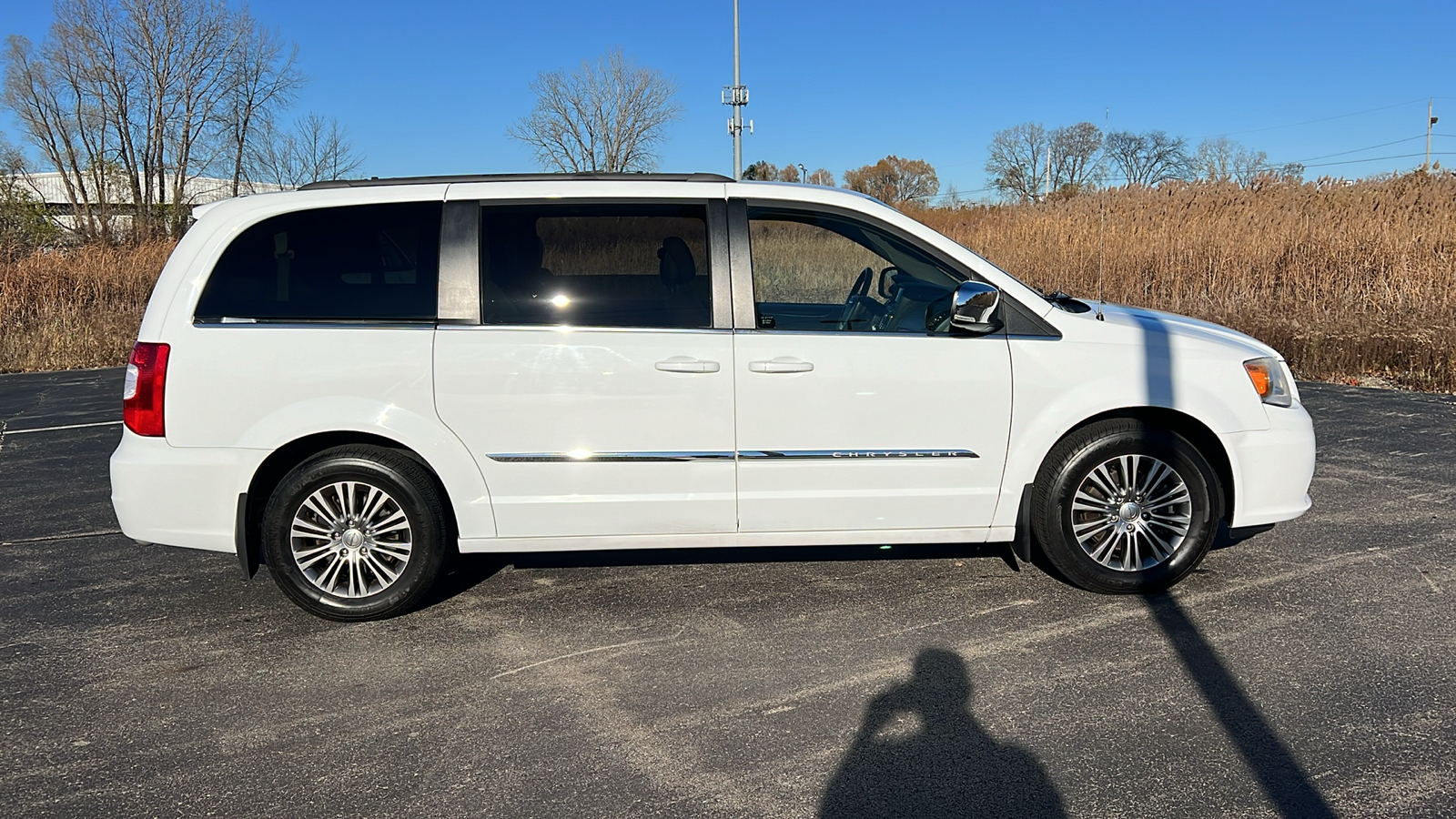 2014 Chrysler Town Country Touring-L 2