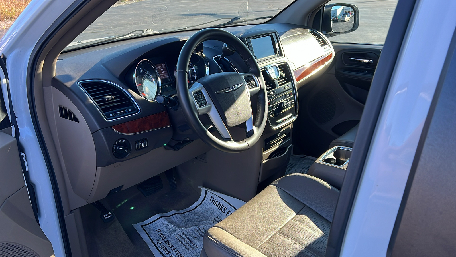 2014 Chrysler Town Country Touring-L 23