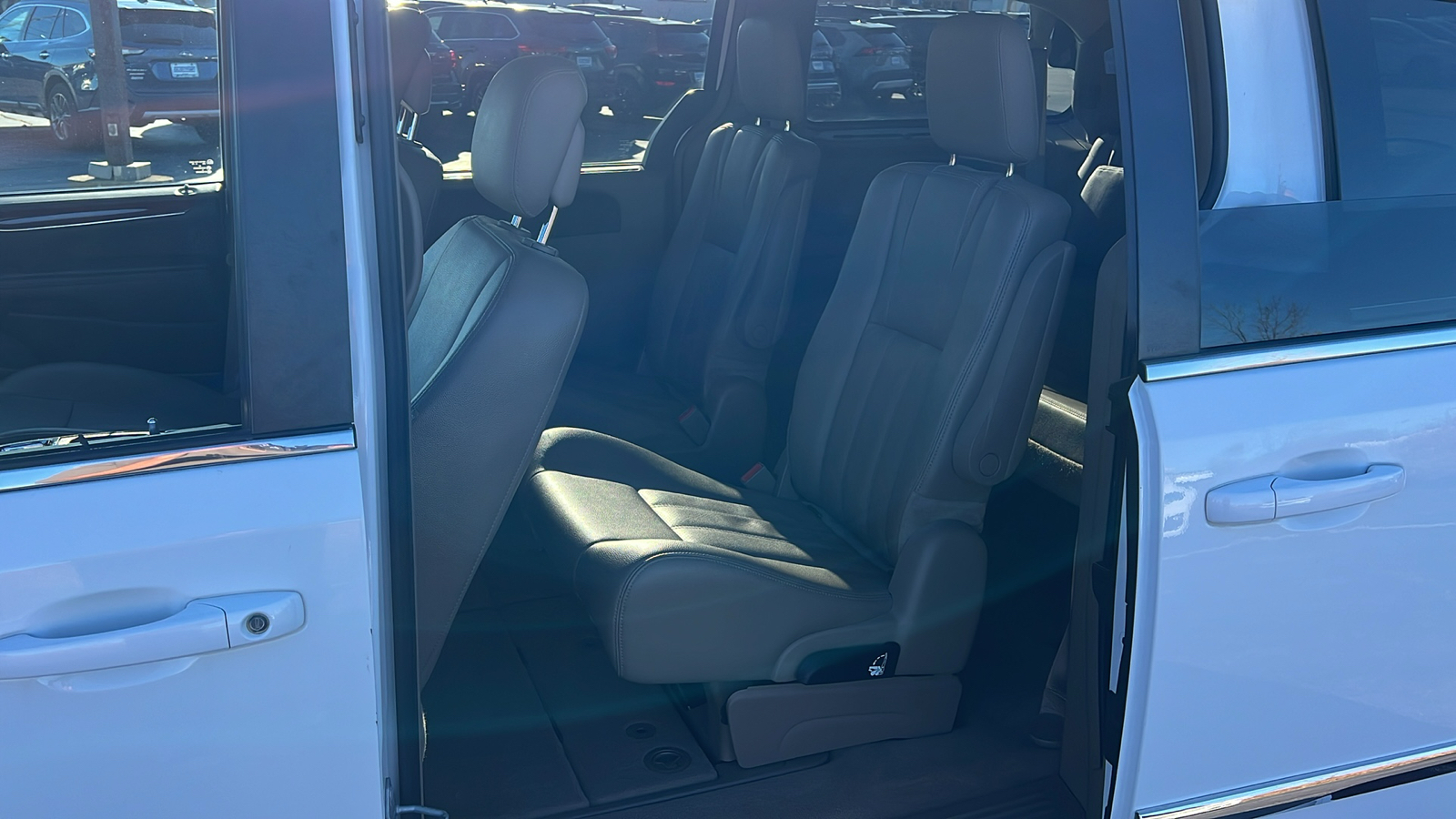 2014 Chrysler Town Country Touring-L 24