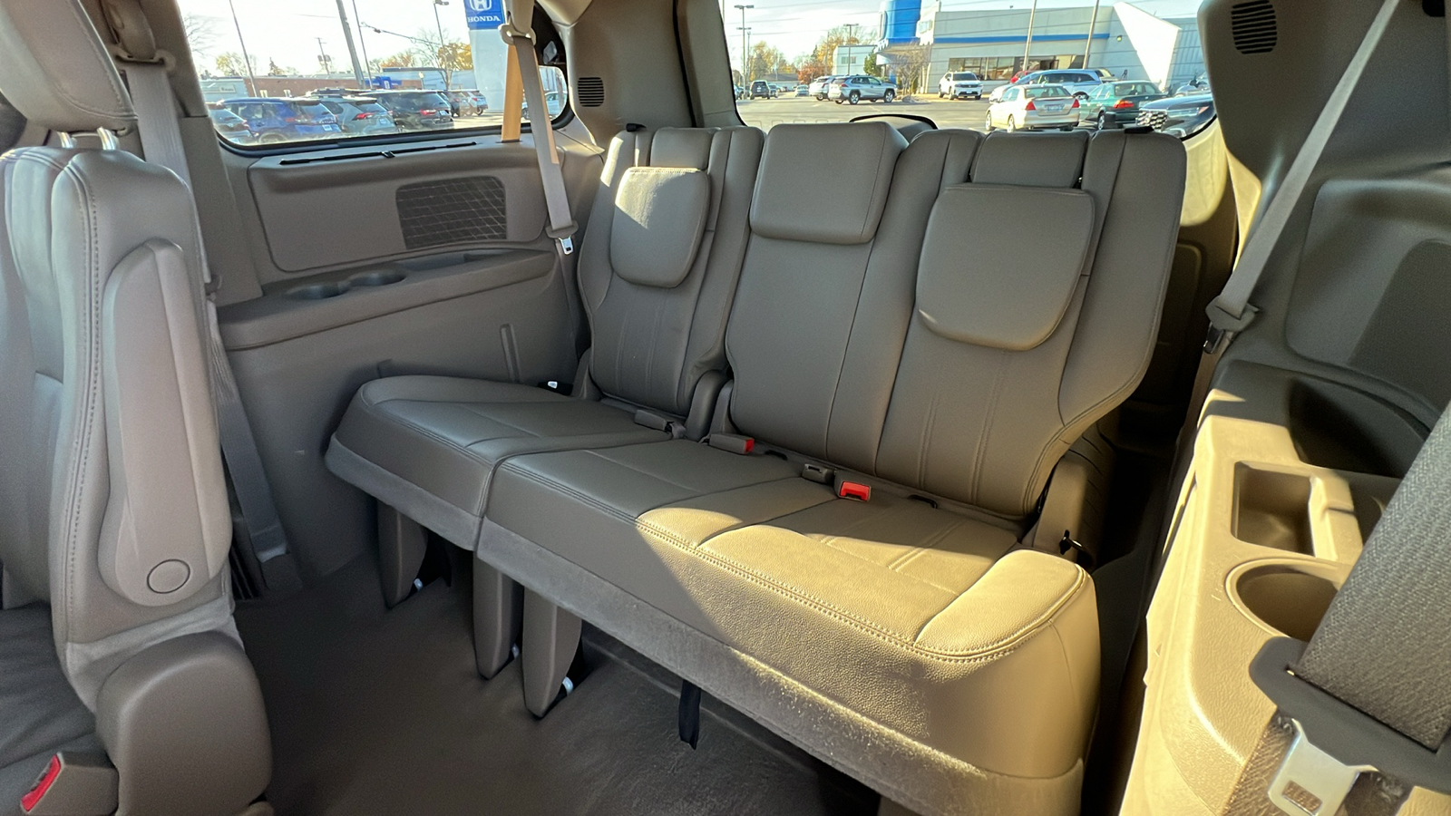 2014 Chrysler Town Country Touring-L 27