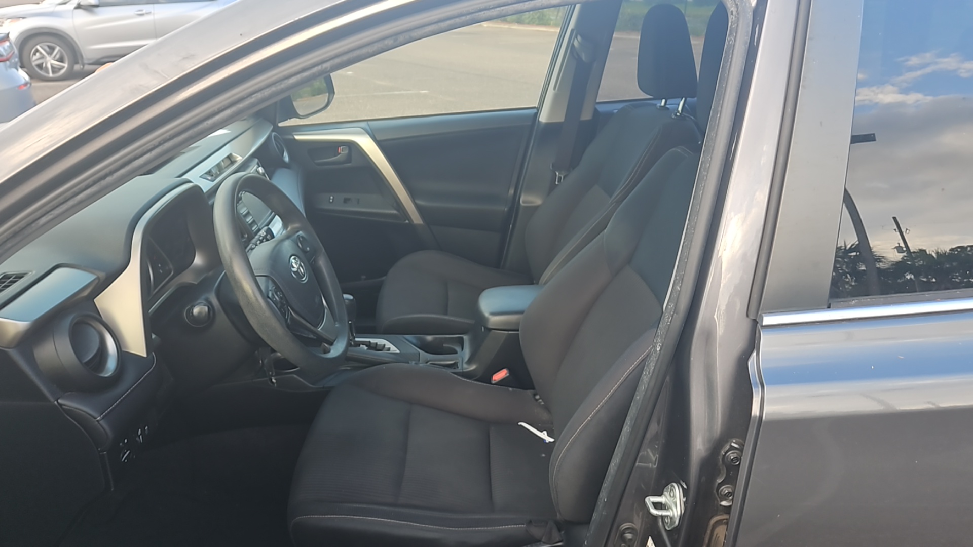 2013 Toyota RAV4 XLE 12