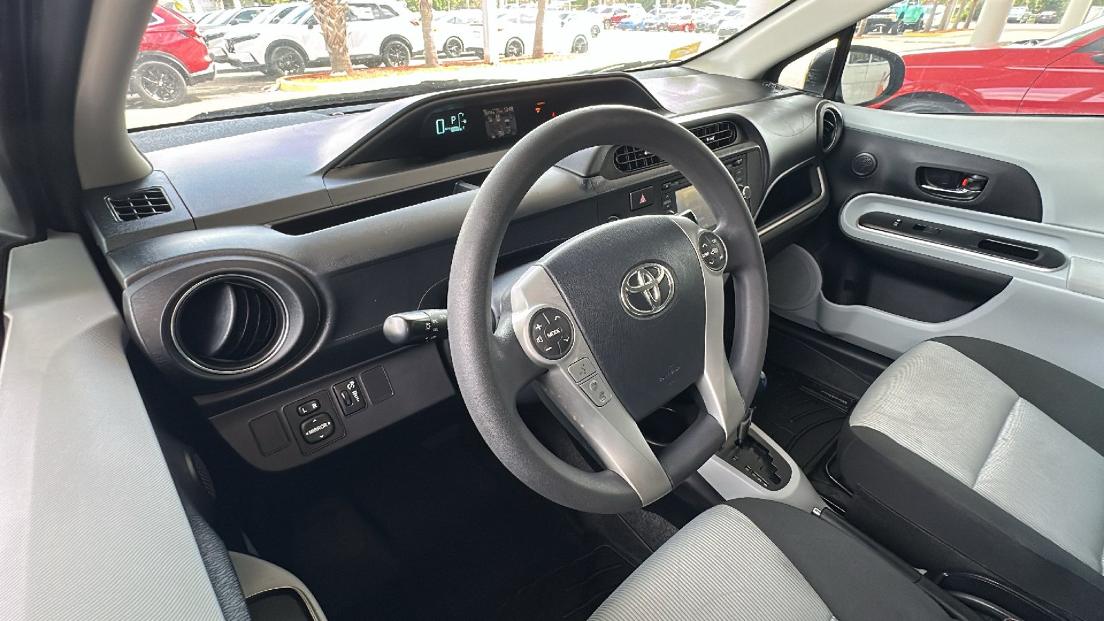 2014 Toyota Prius c Four 14