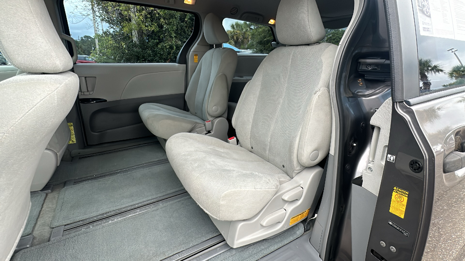 2014 Toyota Sienna L 18