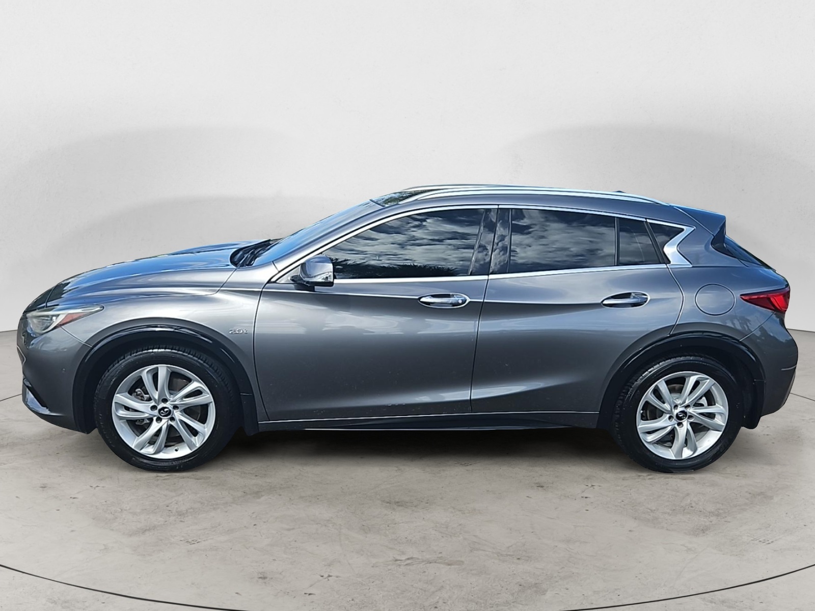 2018 INFINITI QX30 Premium 2