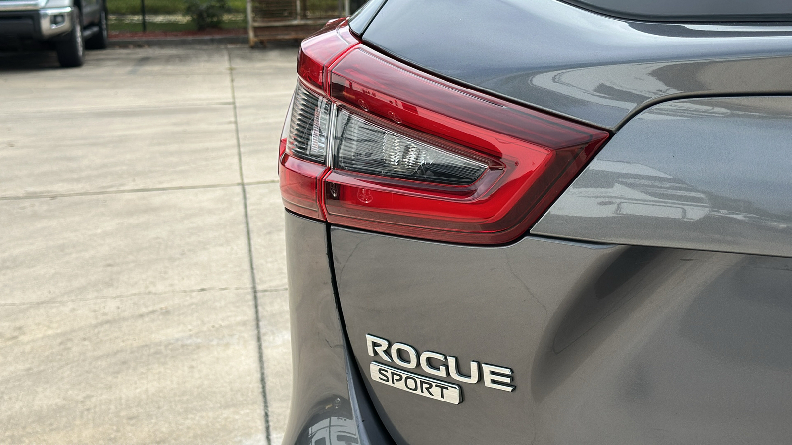 2020 Nissan Rogue Sport S 19