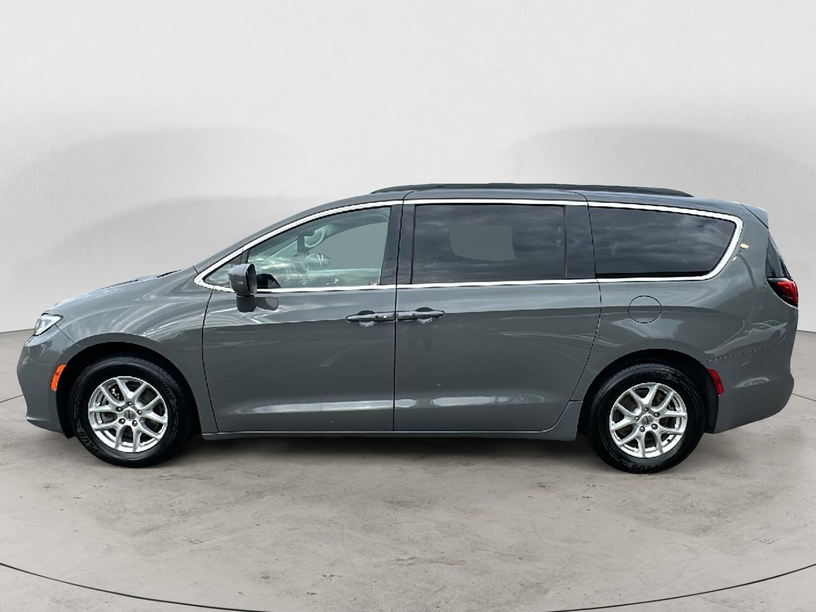 2022 Chrysler Pacifica Touring L 2